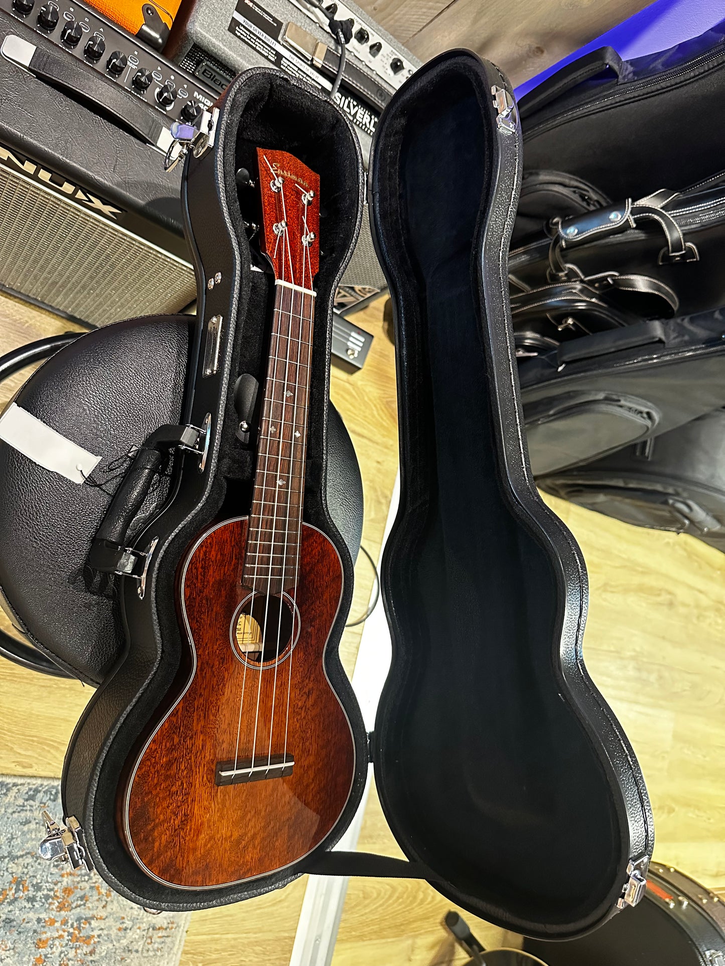 Eastman EU3-C Ukulele Concert Incl. case