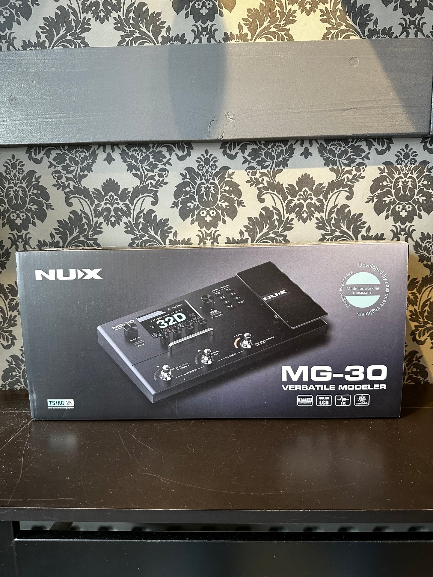 Nux MG-30 multi-effect pedal