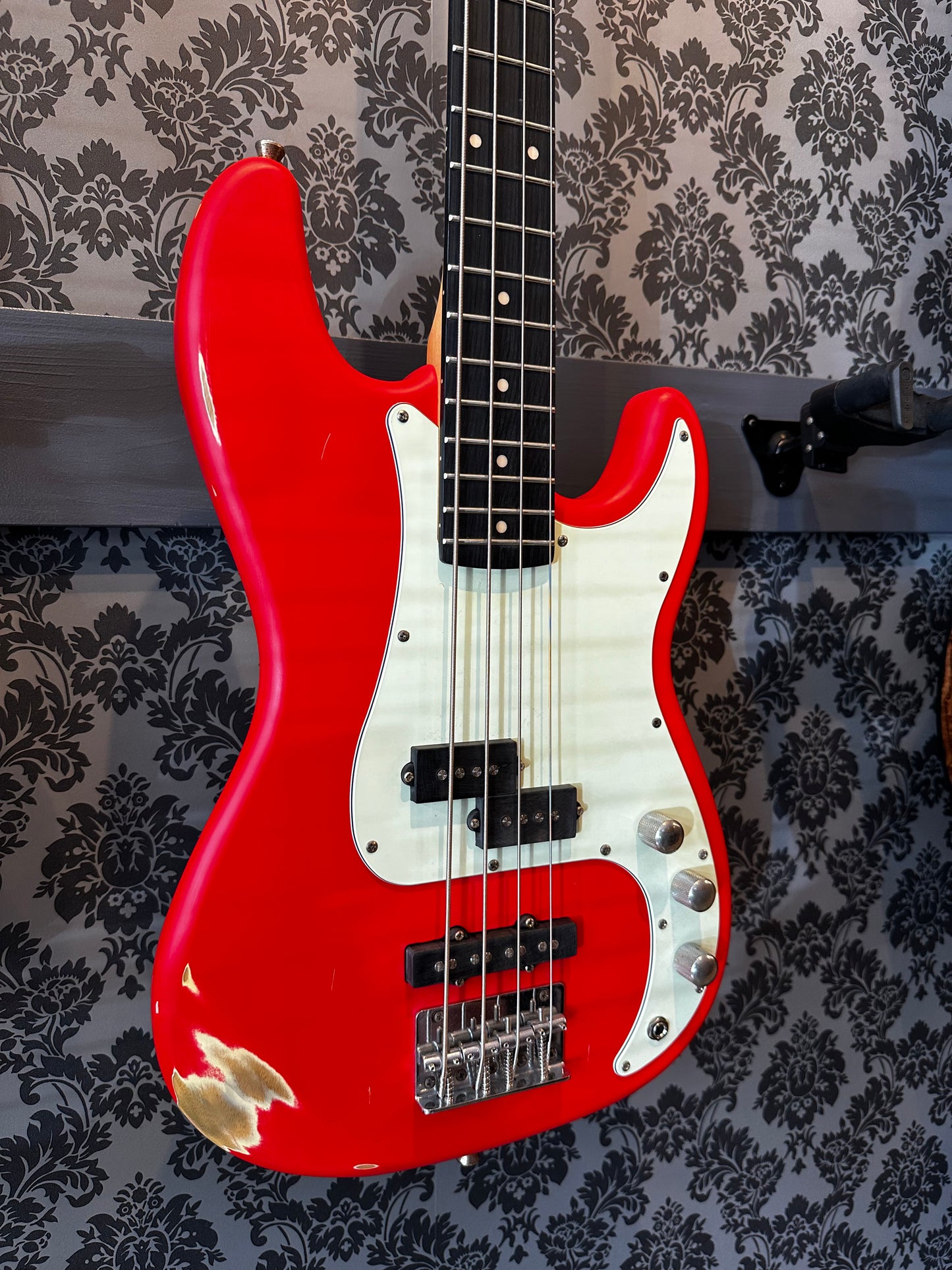 EKO VPJ-280V Relic Fiesta Red Bass