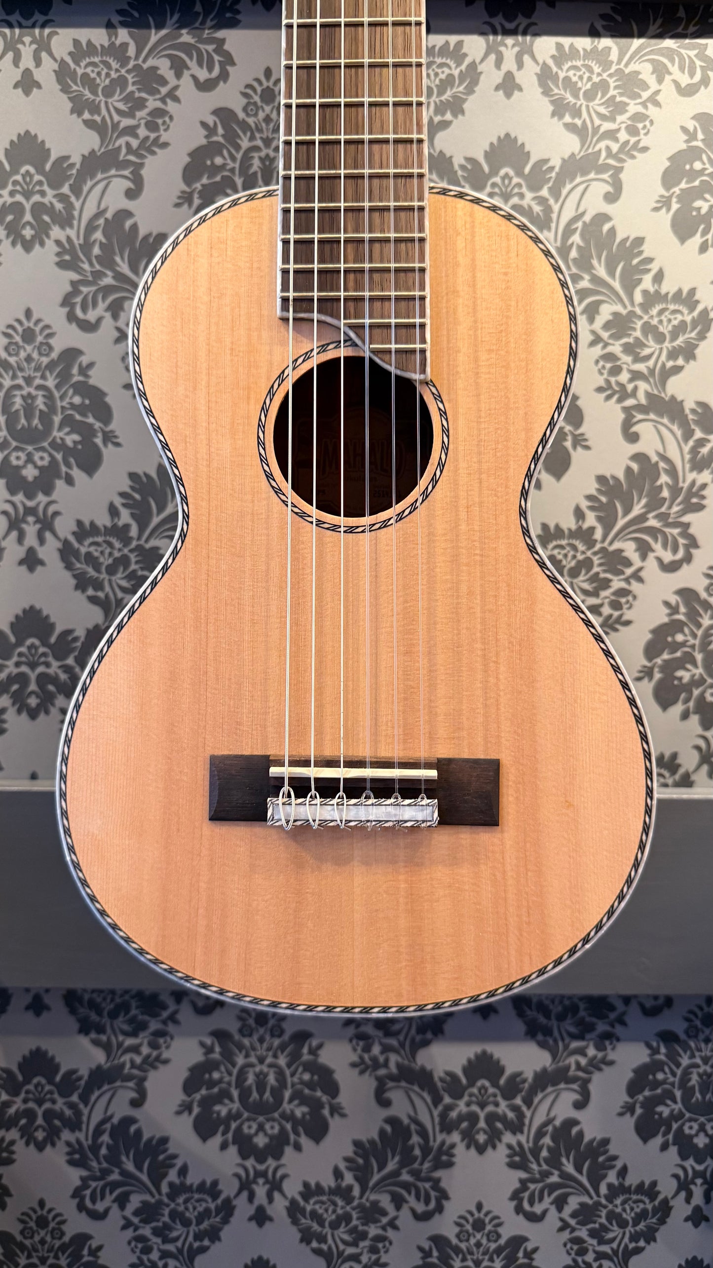 Mahalo MP-5 Pearl Series Solid Top Guitarlele