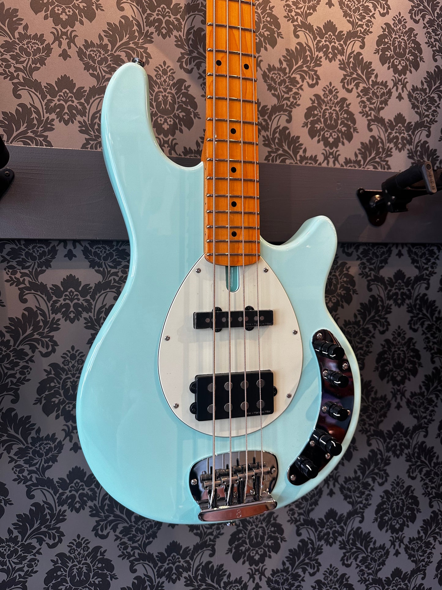 Sire Basses Marcus Miller mahogany Z7 Mint Green