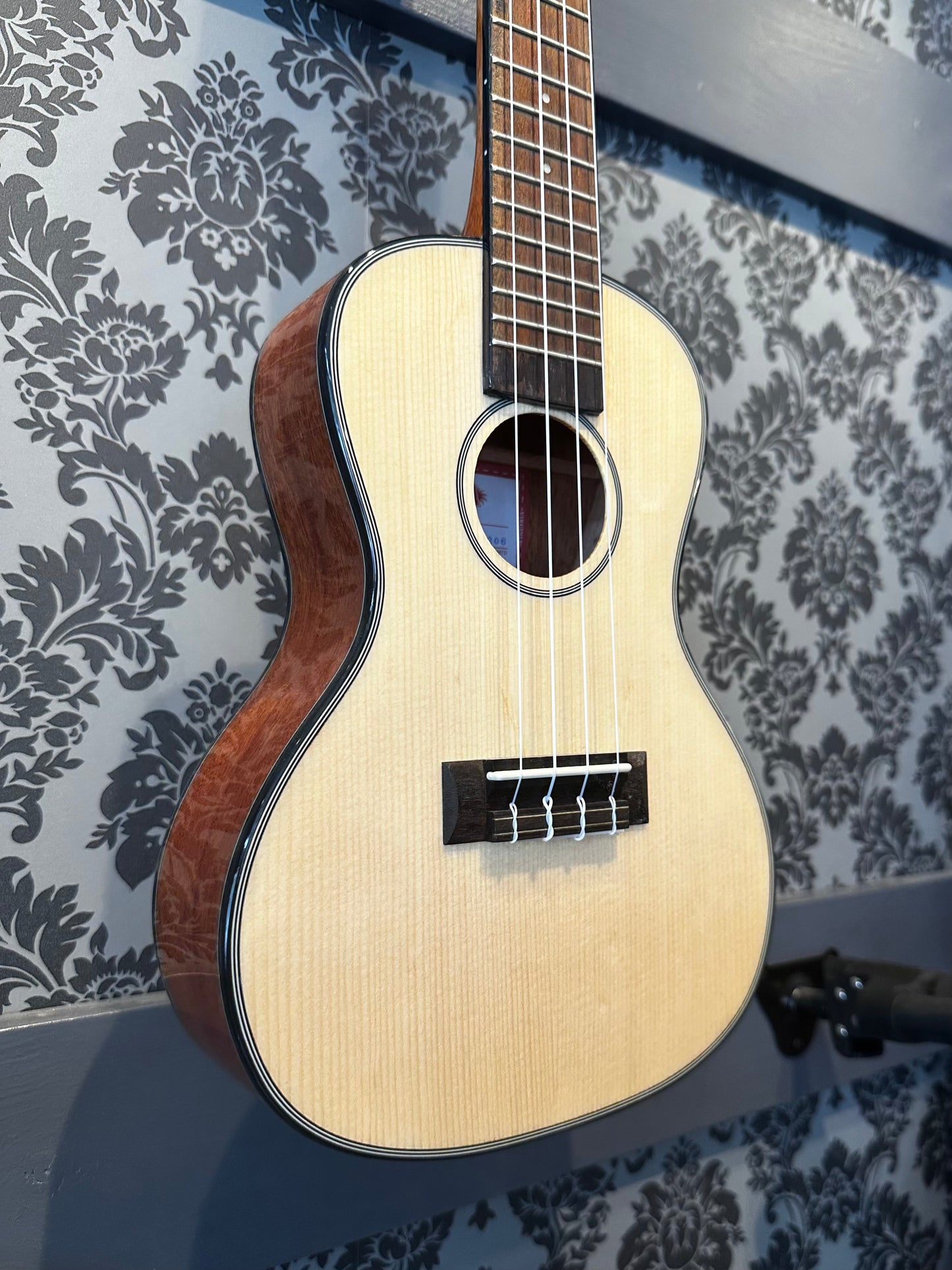 Kala KA-SCG Solid Spruce Incl. gigbag