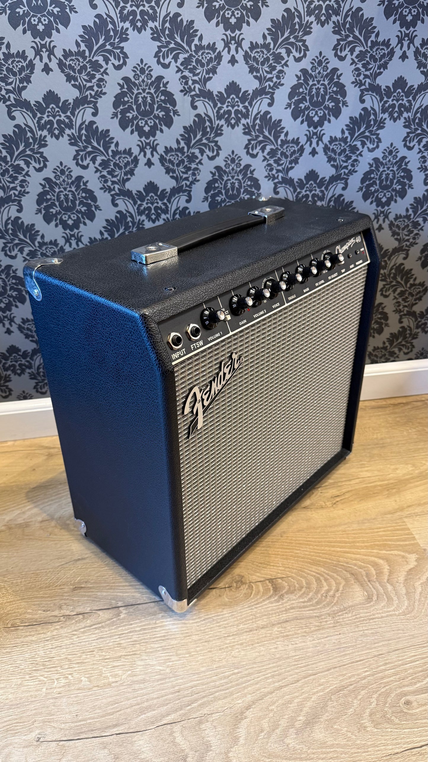 Fender Champion 40 Guitar Amplifier Combo with Effects (occasion)
