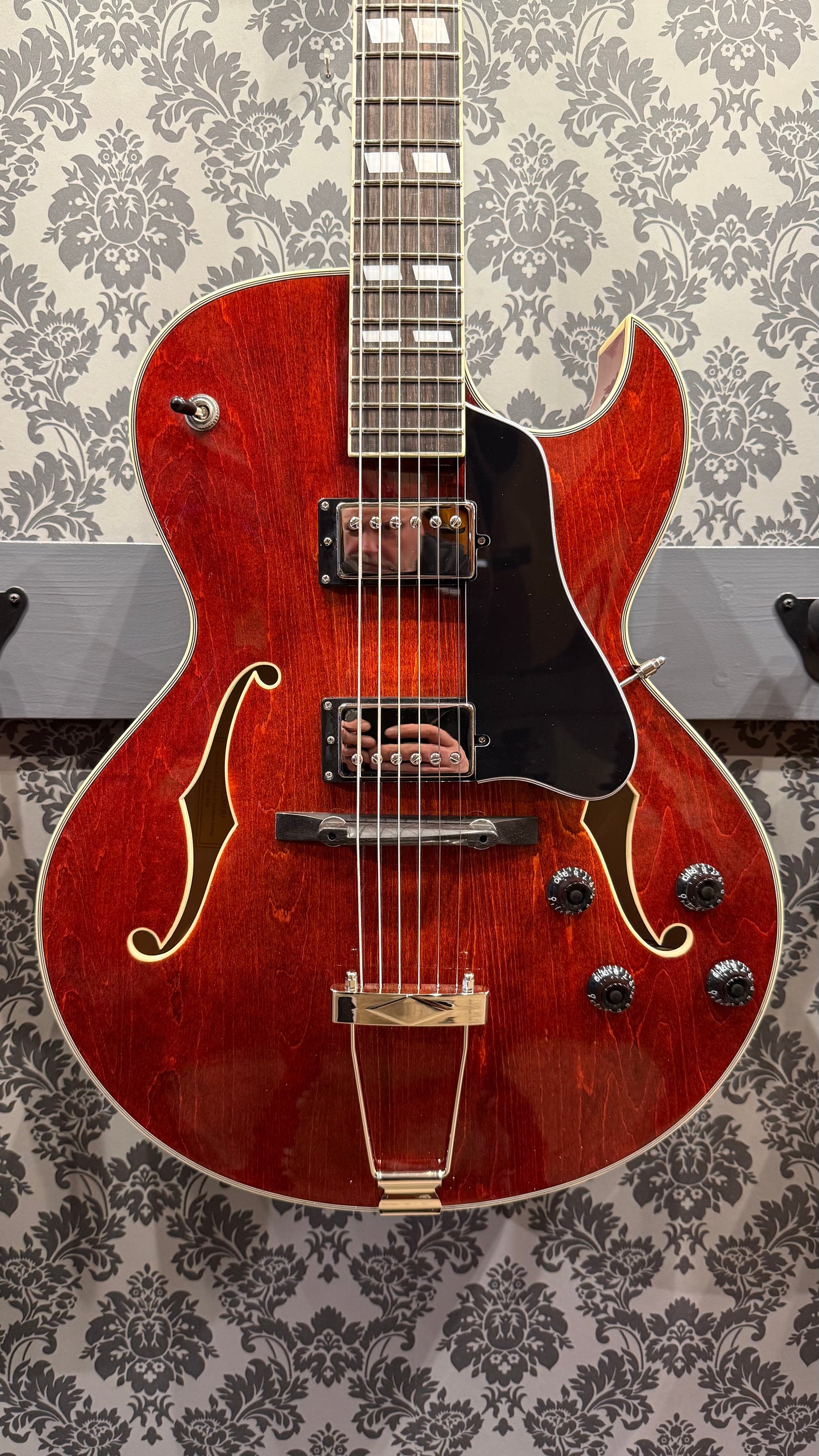 Eastman AR372CE Vintage Cherry Archtop Ken Armstrong incl. case