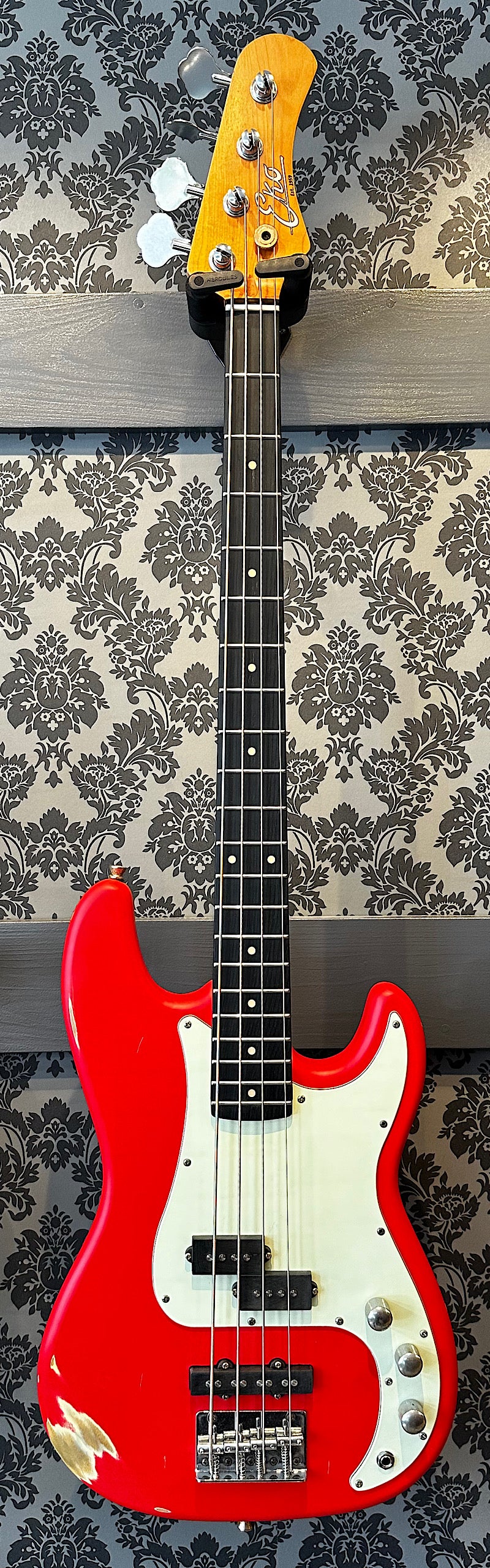 EKO VPJ-280V Relic Fiesta Red Bass