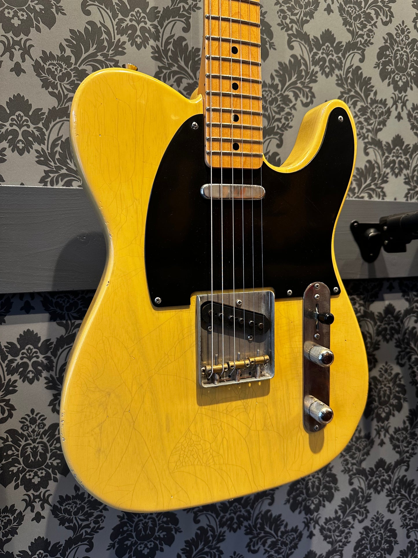 Del-Tone 60’s T-Style Butterscotch Medium Aged Incl. case