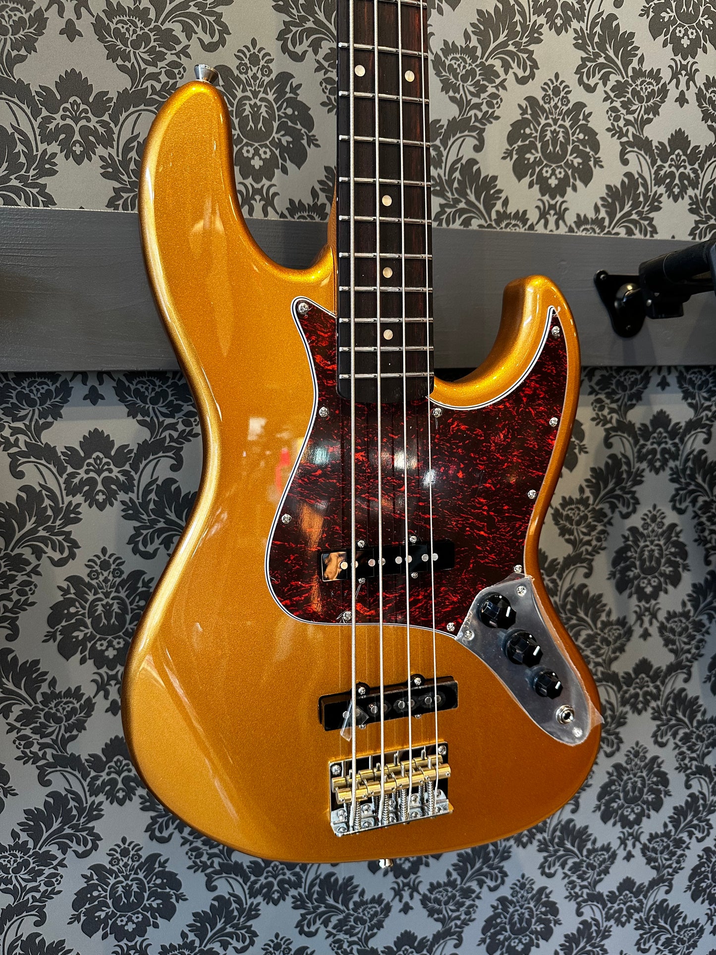 JET Guitars JJB300 Bass Gold