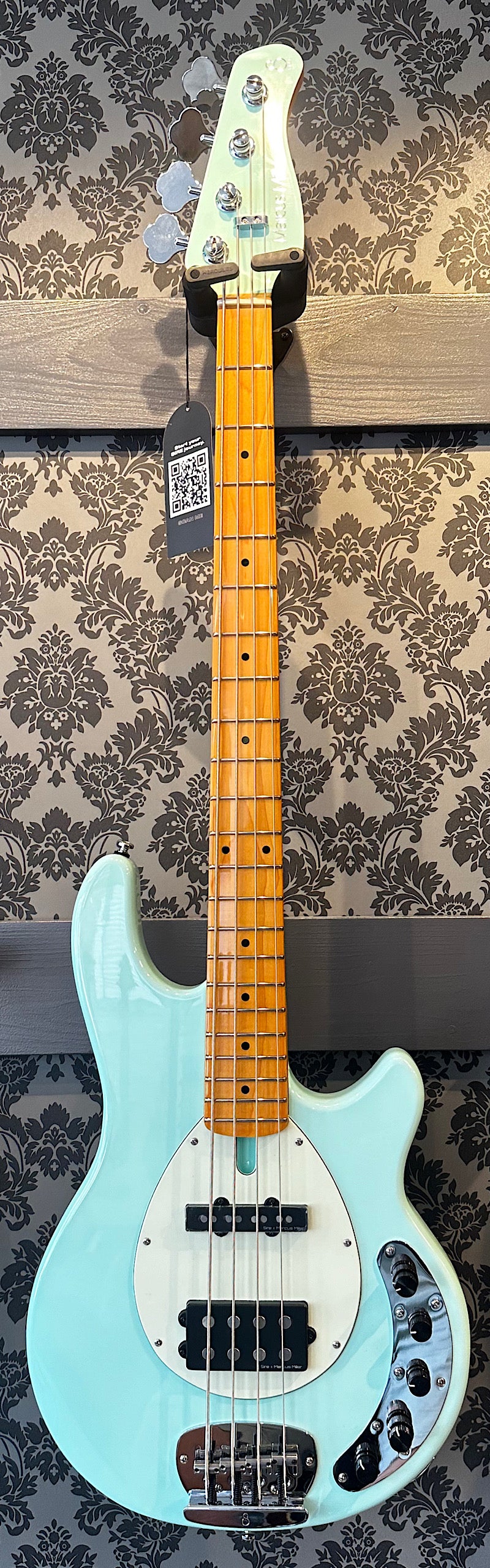 Sire Basses Marcus Miller mahogany Z7 Mint Green