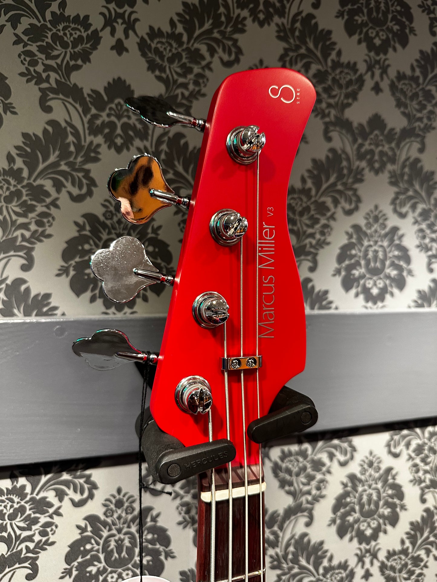 Sire Basses V3P 4/RS Marcus Miller 4-string satin red