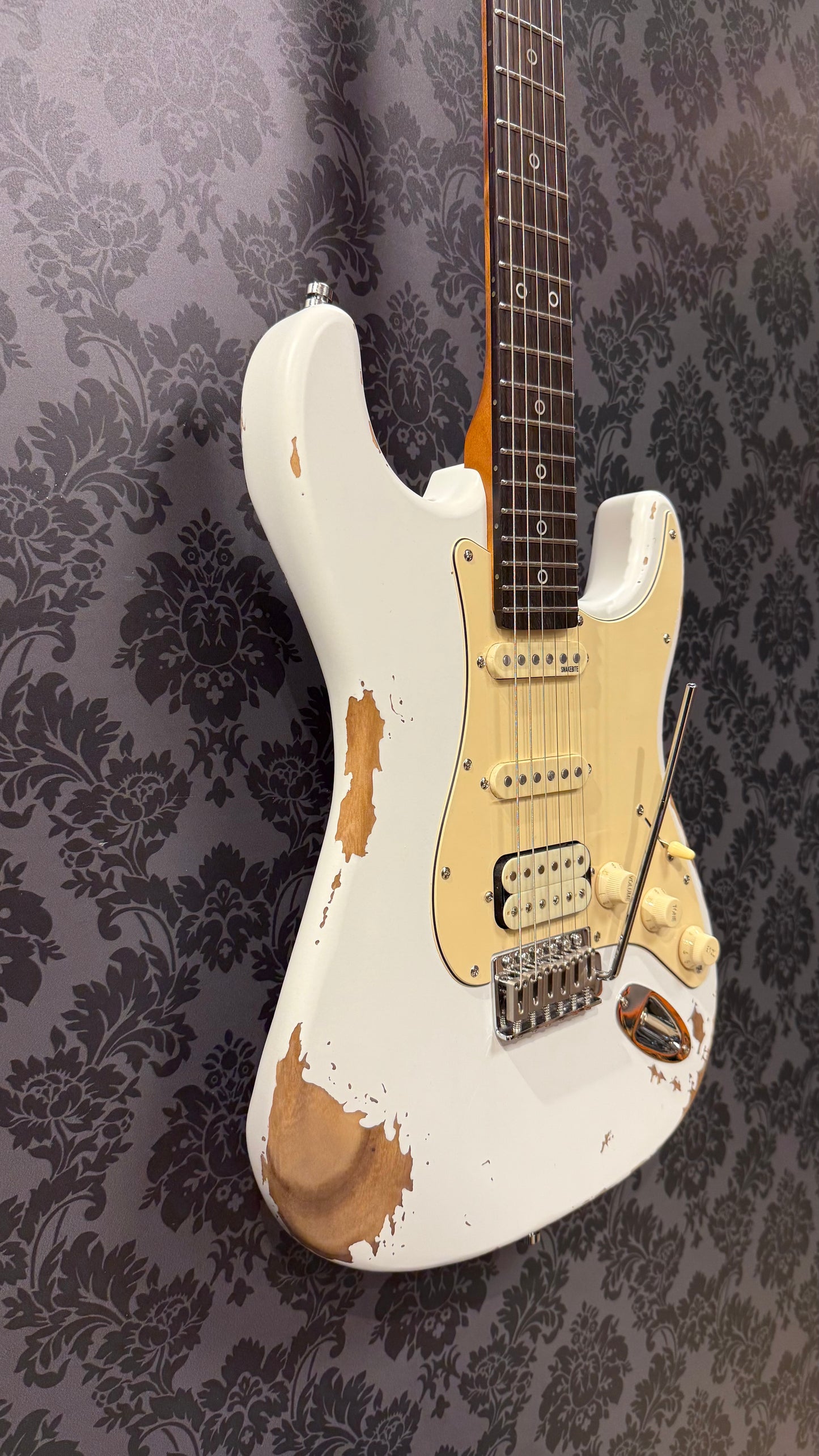 HENRY’S Snake II Relic ST-1N Rattle - White Relic incl. Bag
