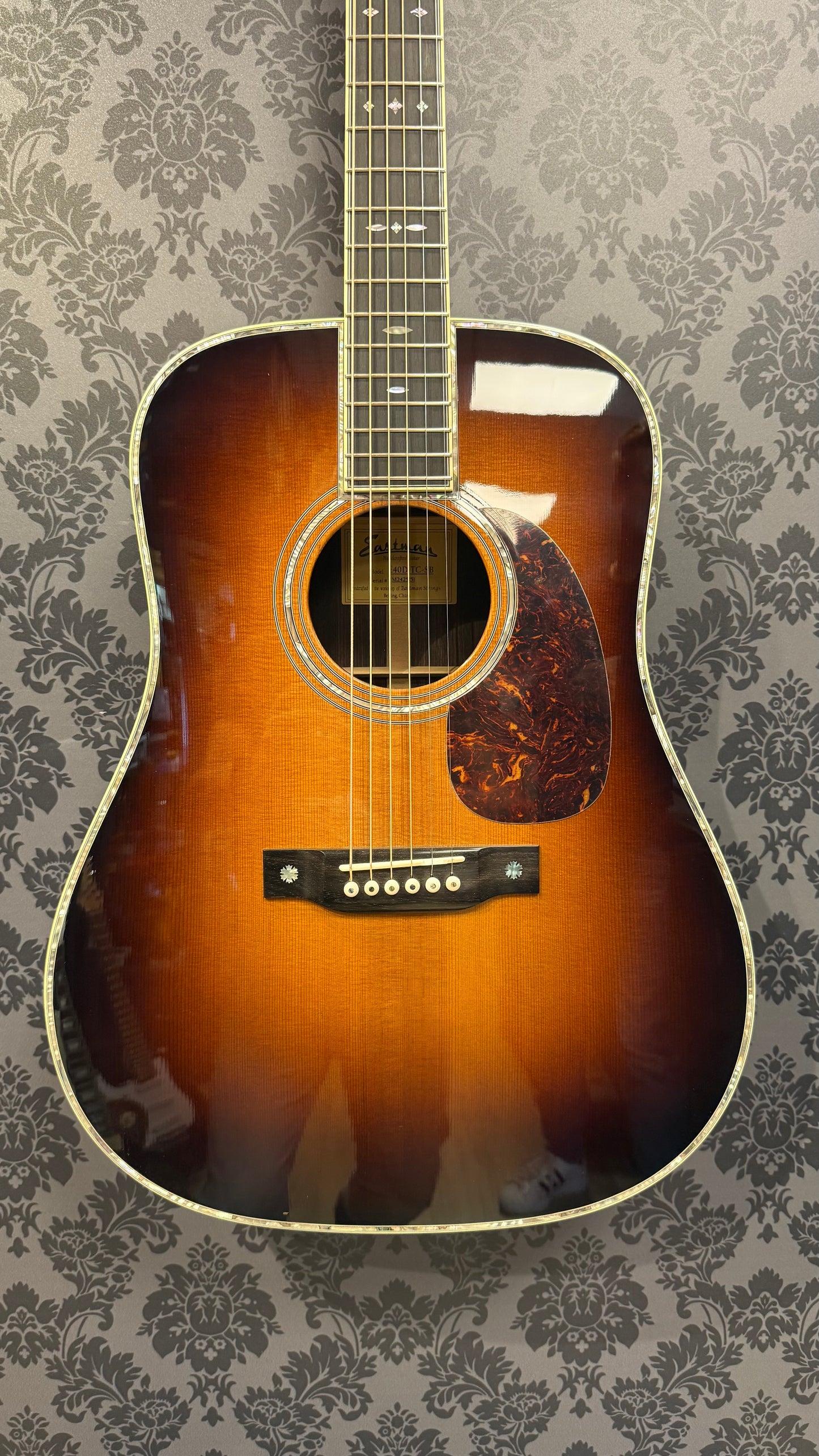 Eastman E40D-TC-Sunburst incl.case (B-stock)