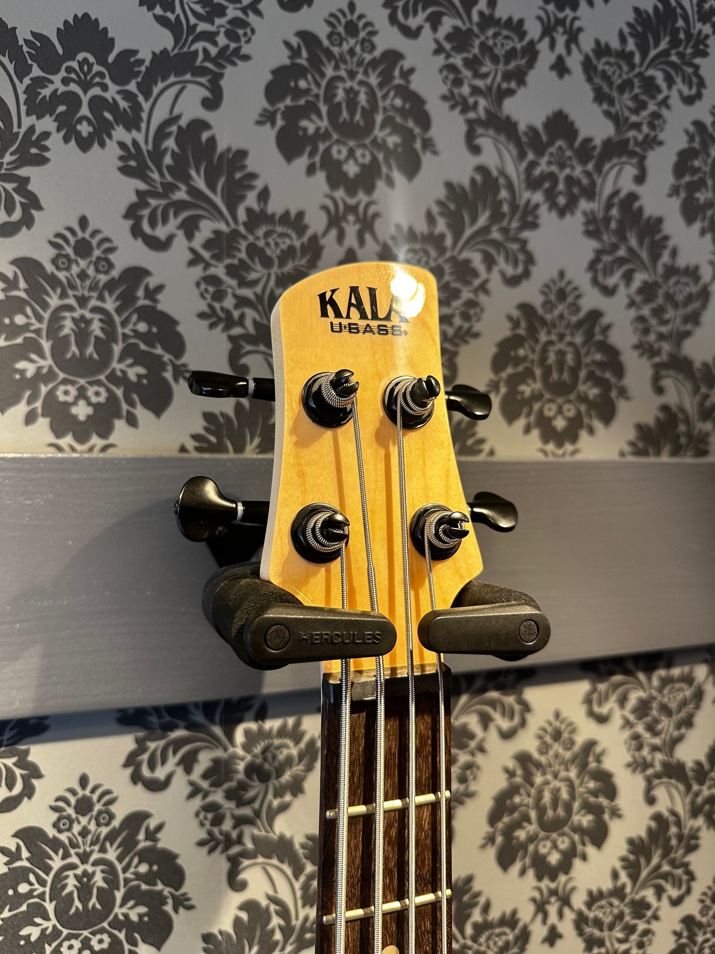 Kala Solid Body U-Bass White