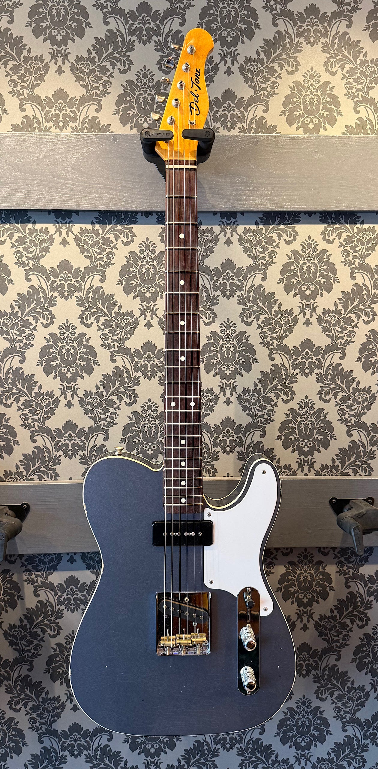 Del-Tone 60's T-style Custom (Custom Order) plus case