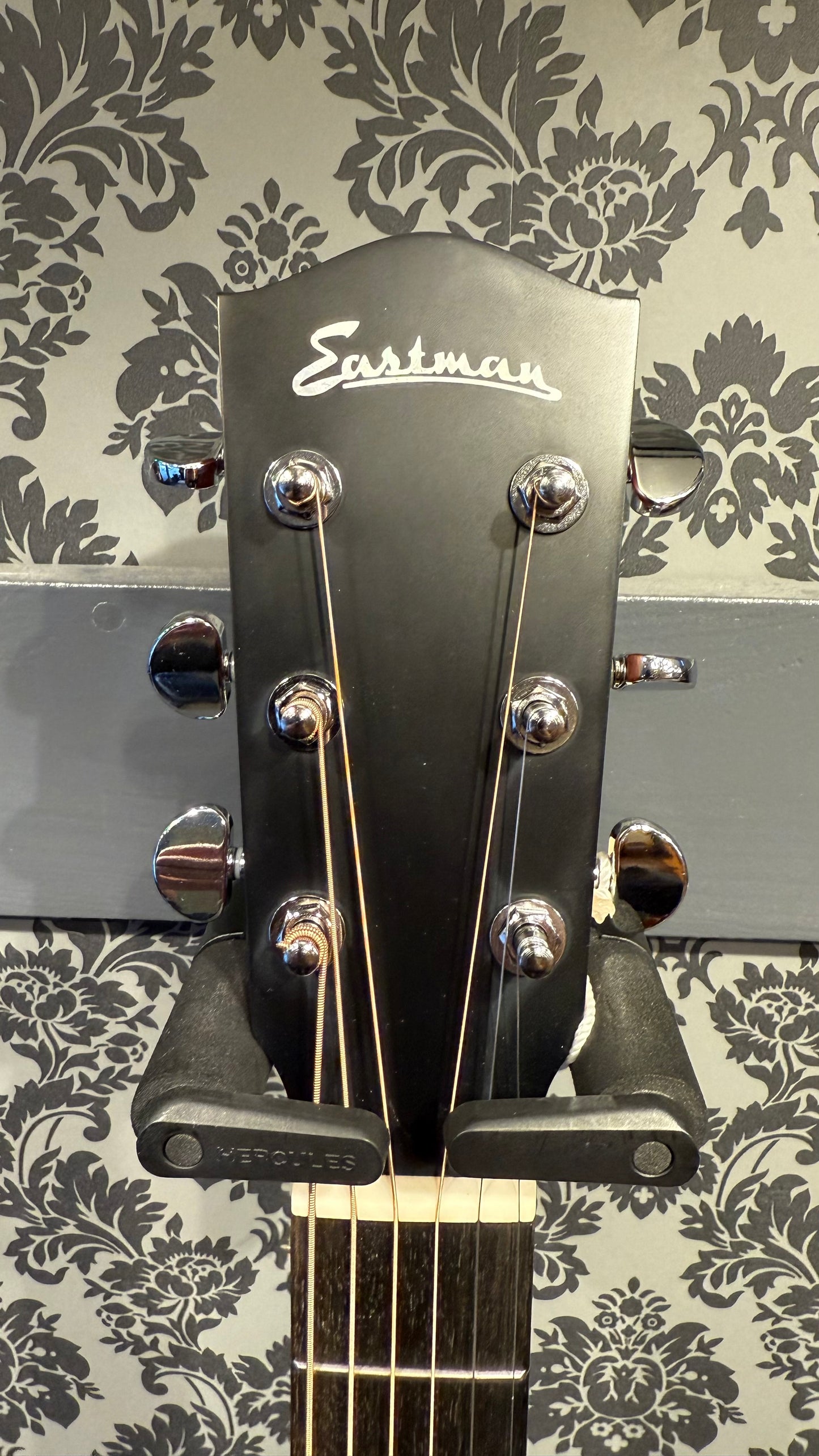 Eastman AC122-2CE BK Incl. Gigbag