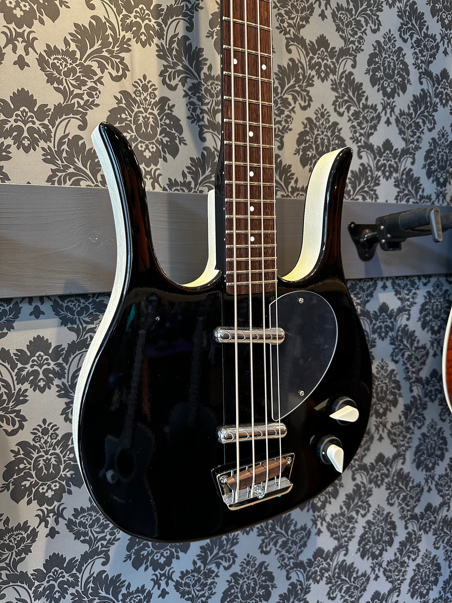 Danelectro 58 Longhorn Bass Black