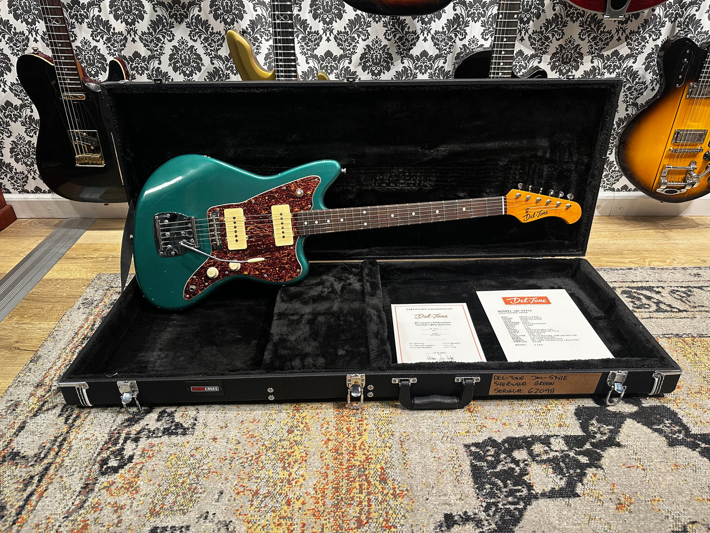 Del-Tone JM-Style Sherwood Green Light Aged Incl. case