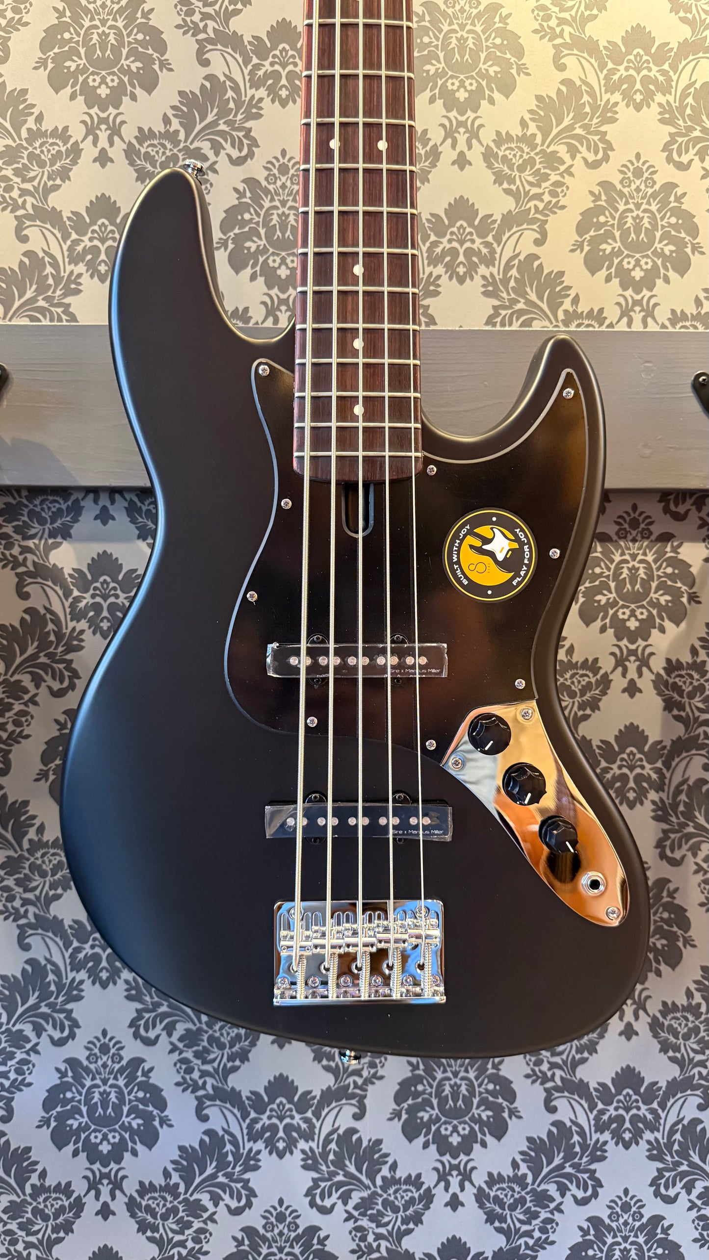 Sire Basses V3P 5/BKS Marcus Miller 5-string black satin