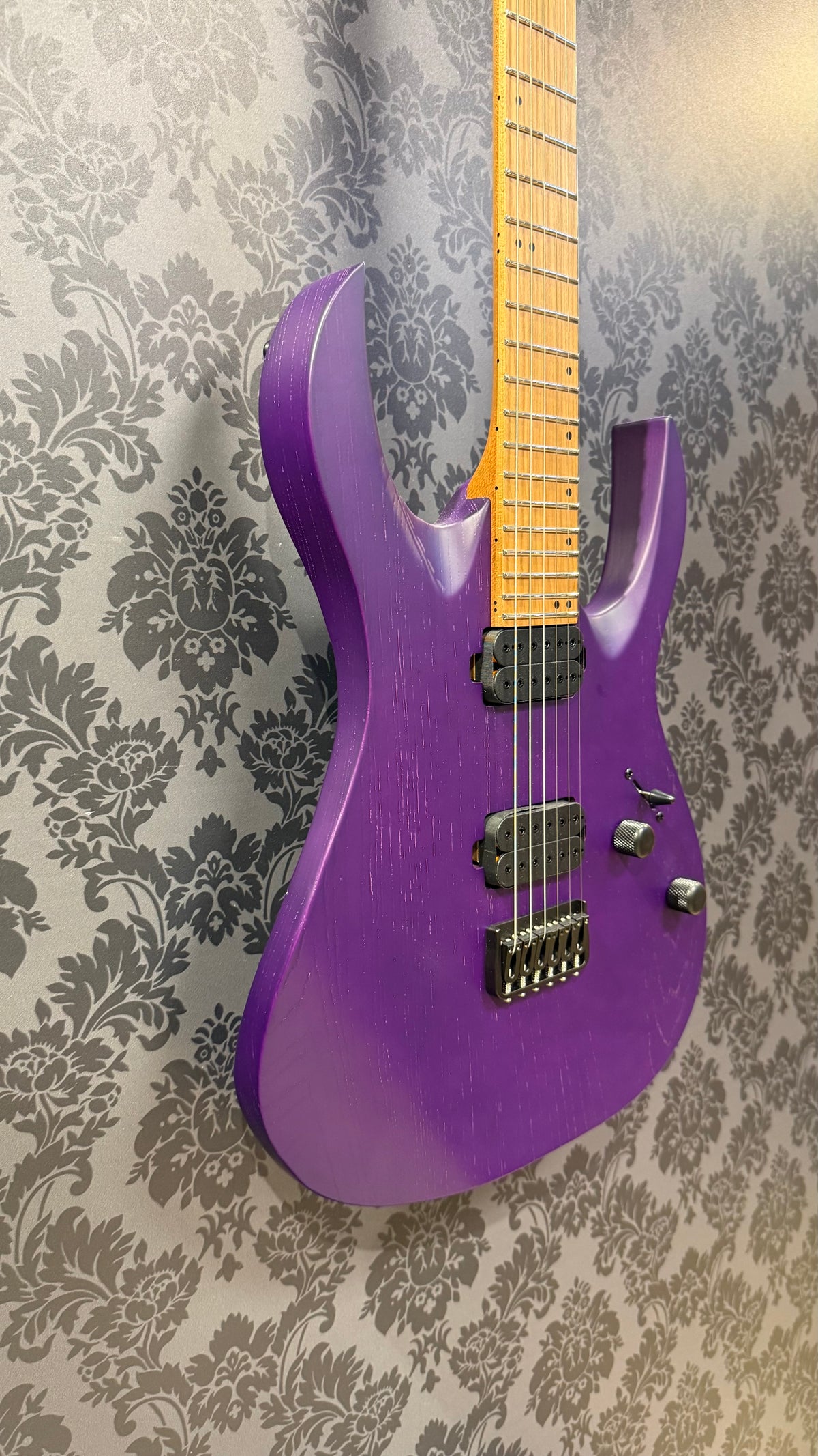 Spira Guitars S-600 APP Ash Purple