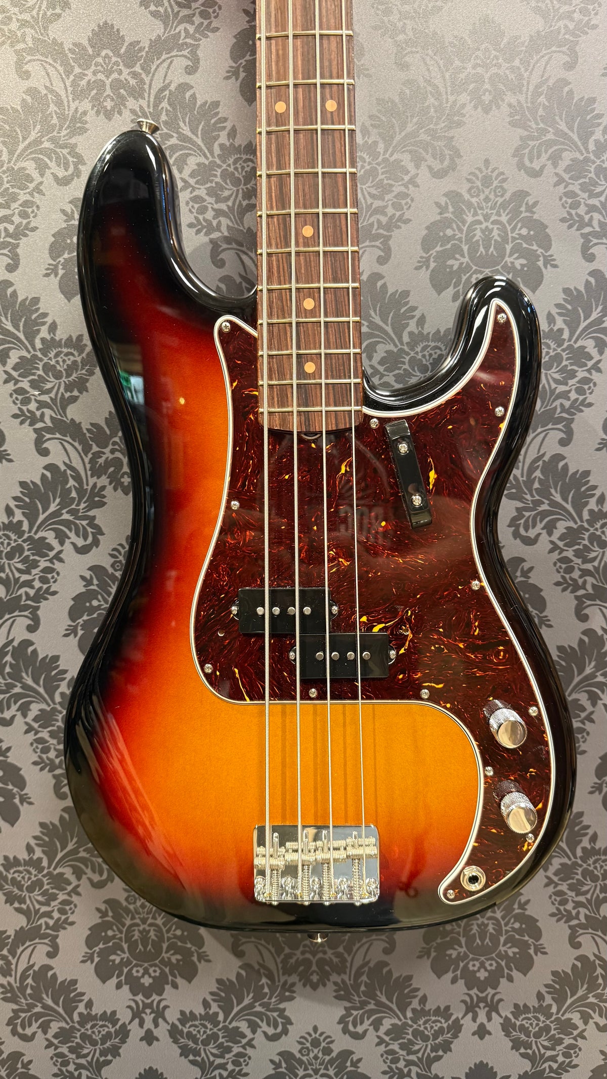 Fender American Vintage II precision bass 2026 + Case (occasion)