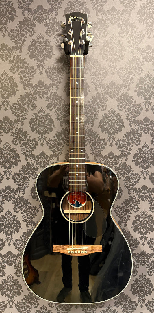 Eastman PCH2-OM BK incl.gigbag