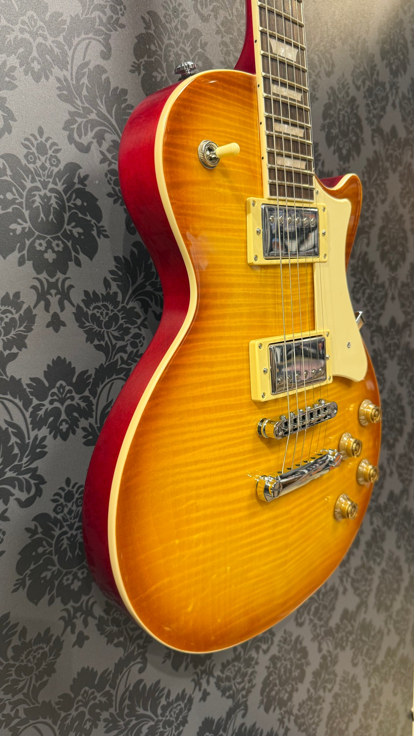 Heritage Ascent+ H-150 dirty lemon burst