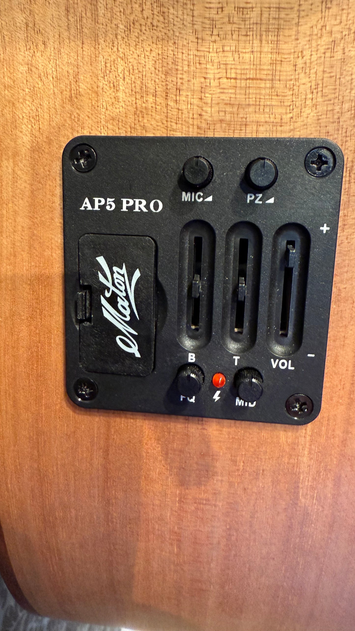 Maton EBG808C Signature Michael Fix incl. case (occasion)