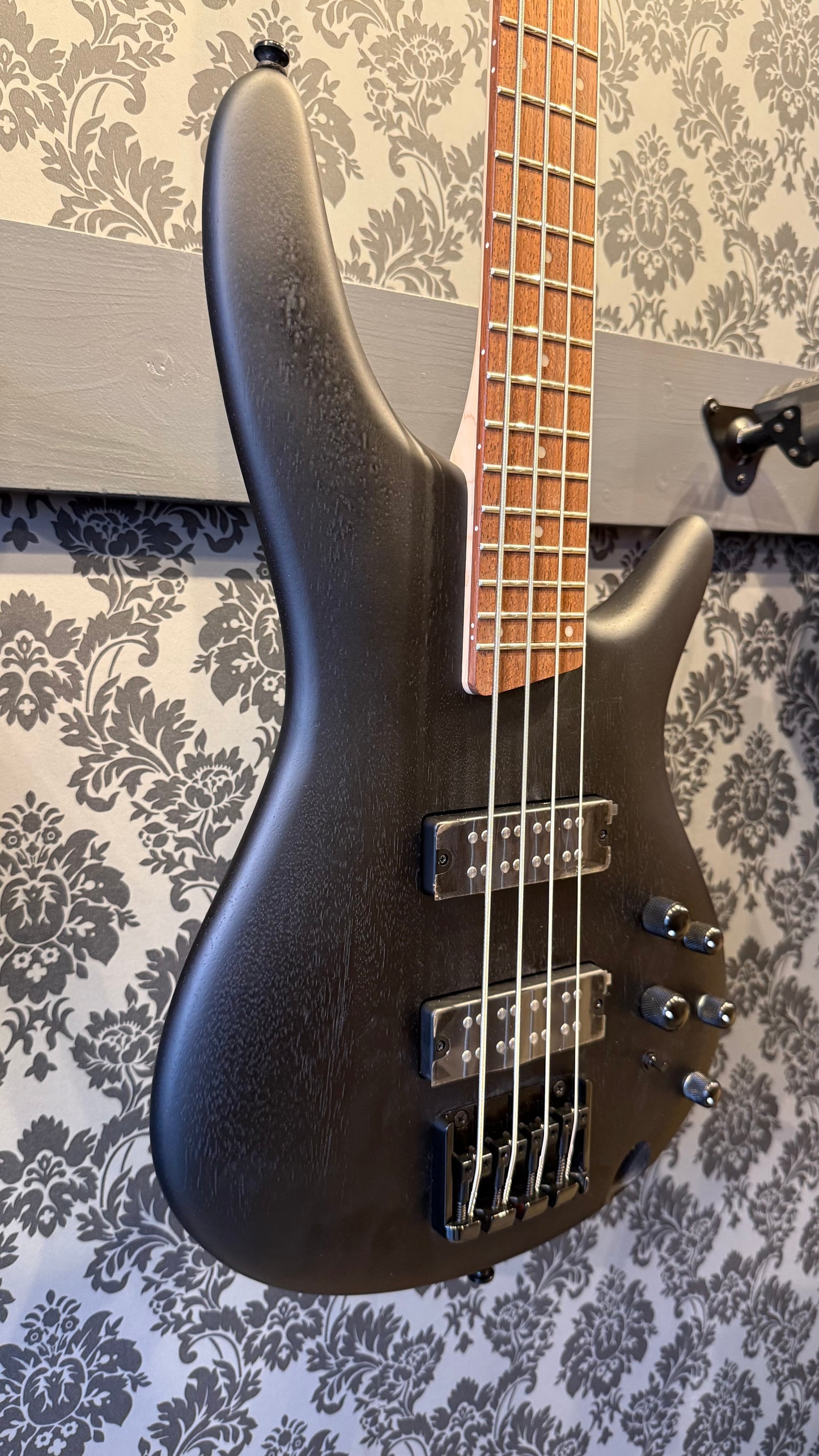 Ibanez SR300E-BWK Weathered Black