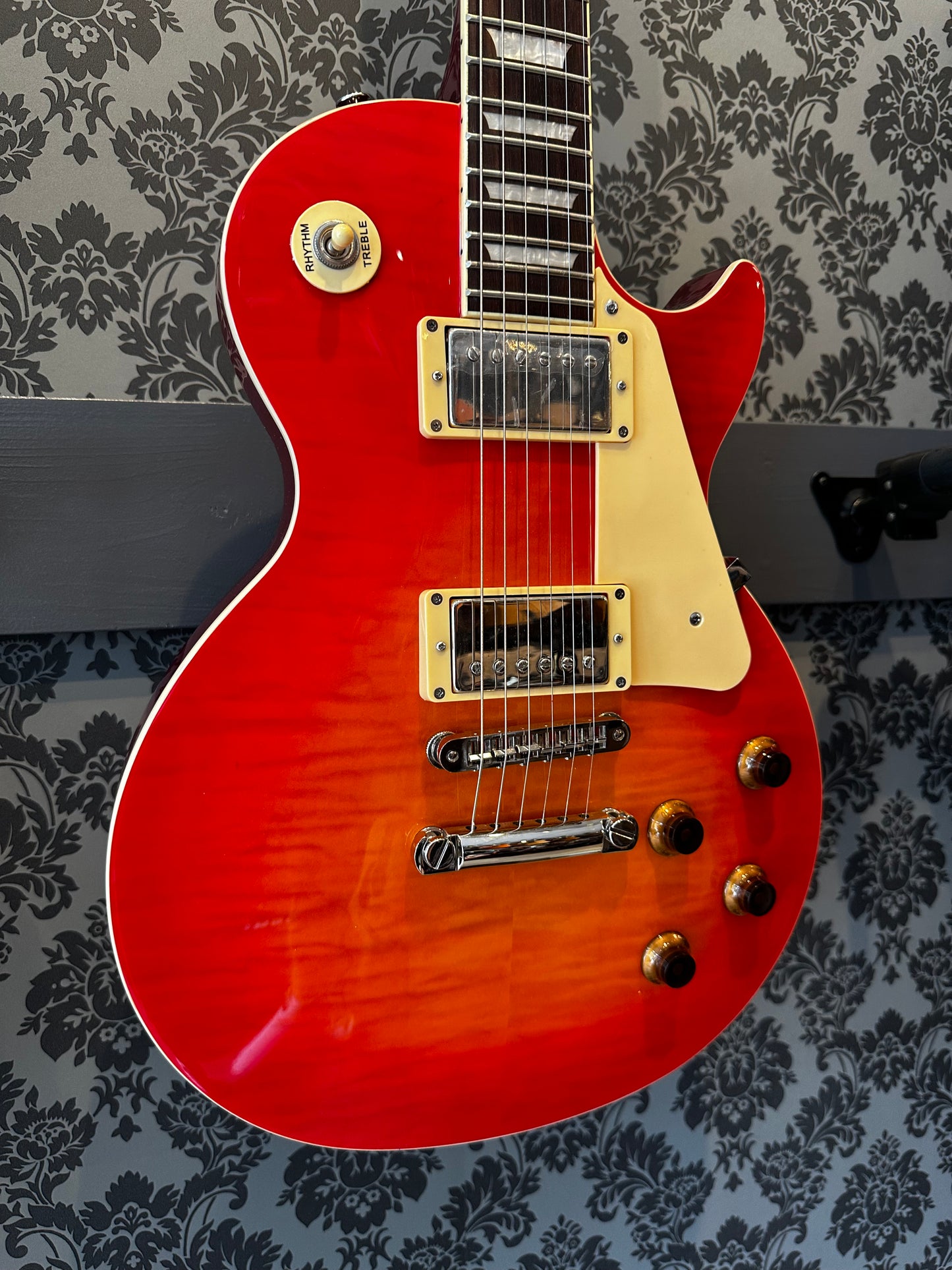 Tokai UALS62 Cherry Sunburst