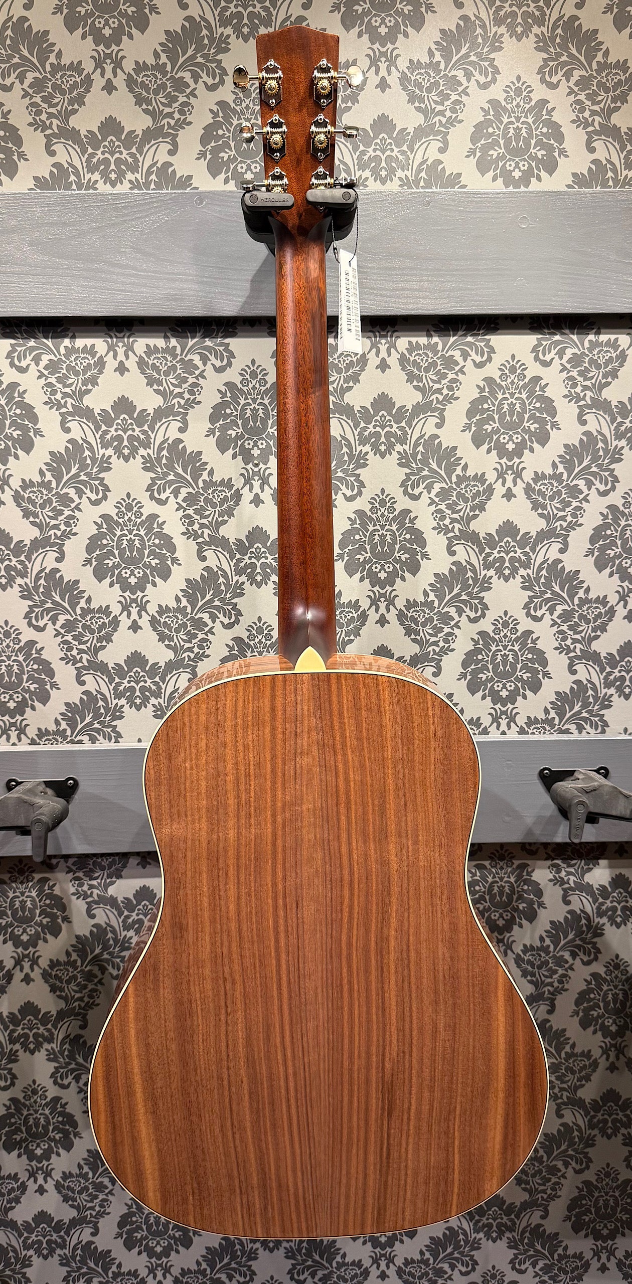 Bourgeois Down East Slope D Walnut launch edition incl. case