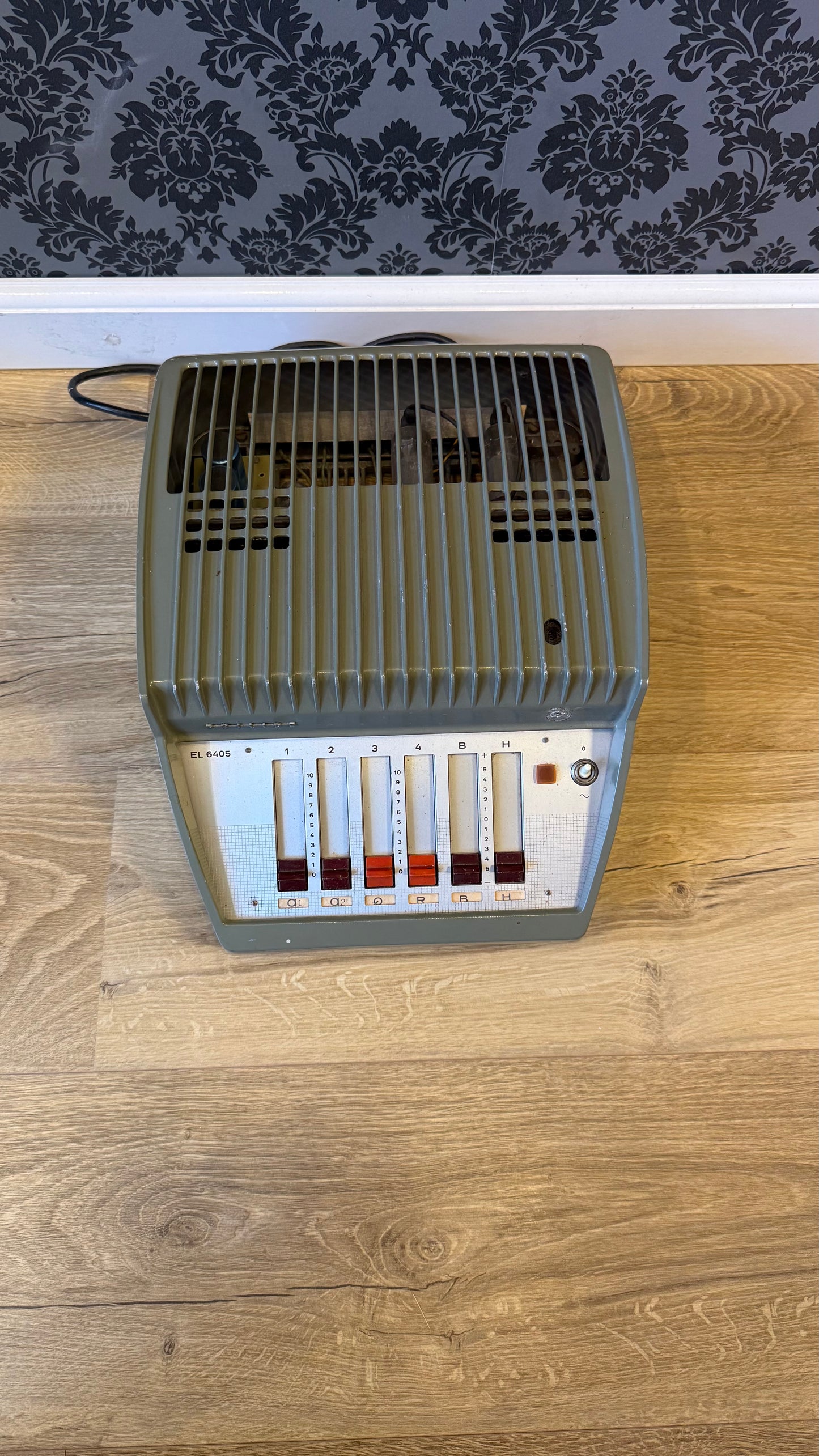 Philips EL6405 Fifties tube amp/mixer adjusted for guitar (occasion)