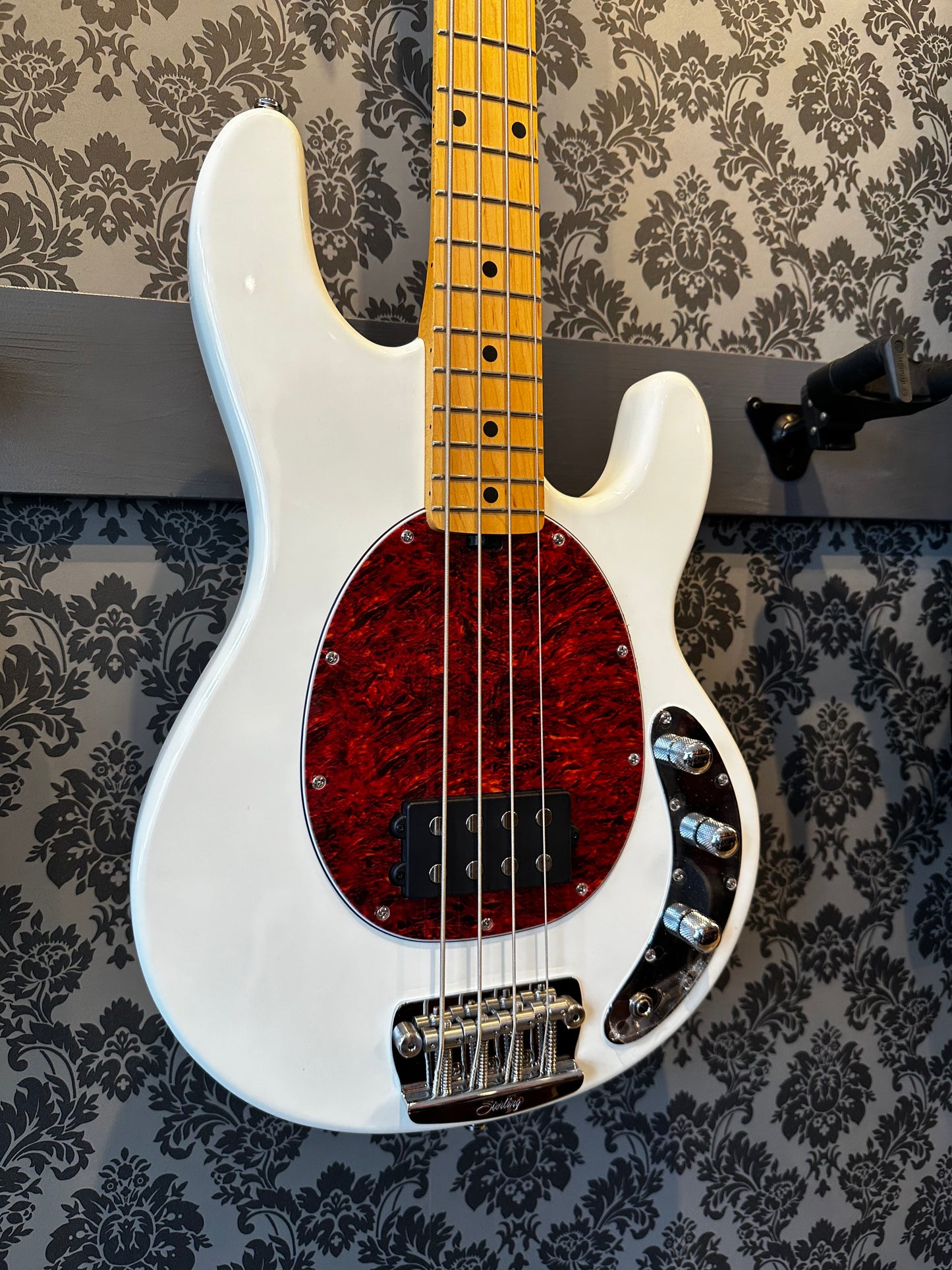 Sterling By Music Man Stingray Classic Olympic White