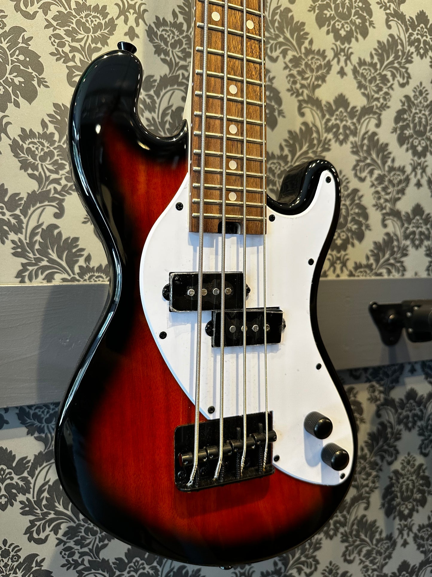 Kala Solid Body U-Bass Tobacco Burst