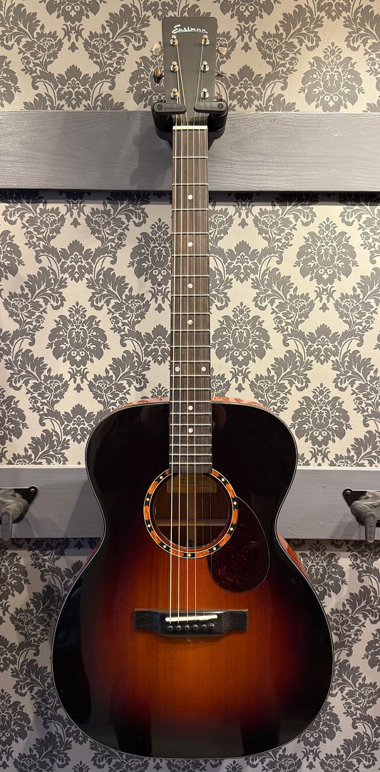 Eastman E2-OM-DLX SB (B-STOCK)
