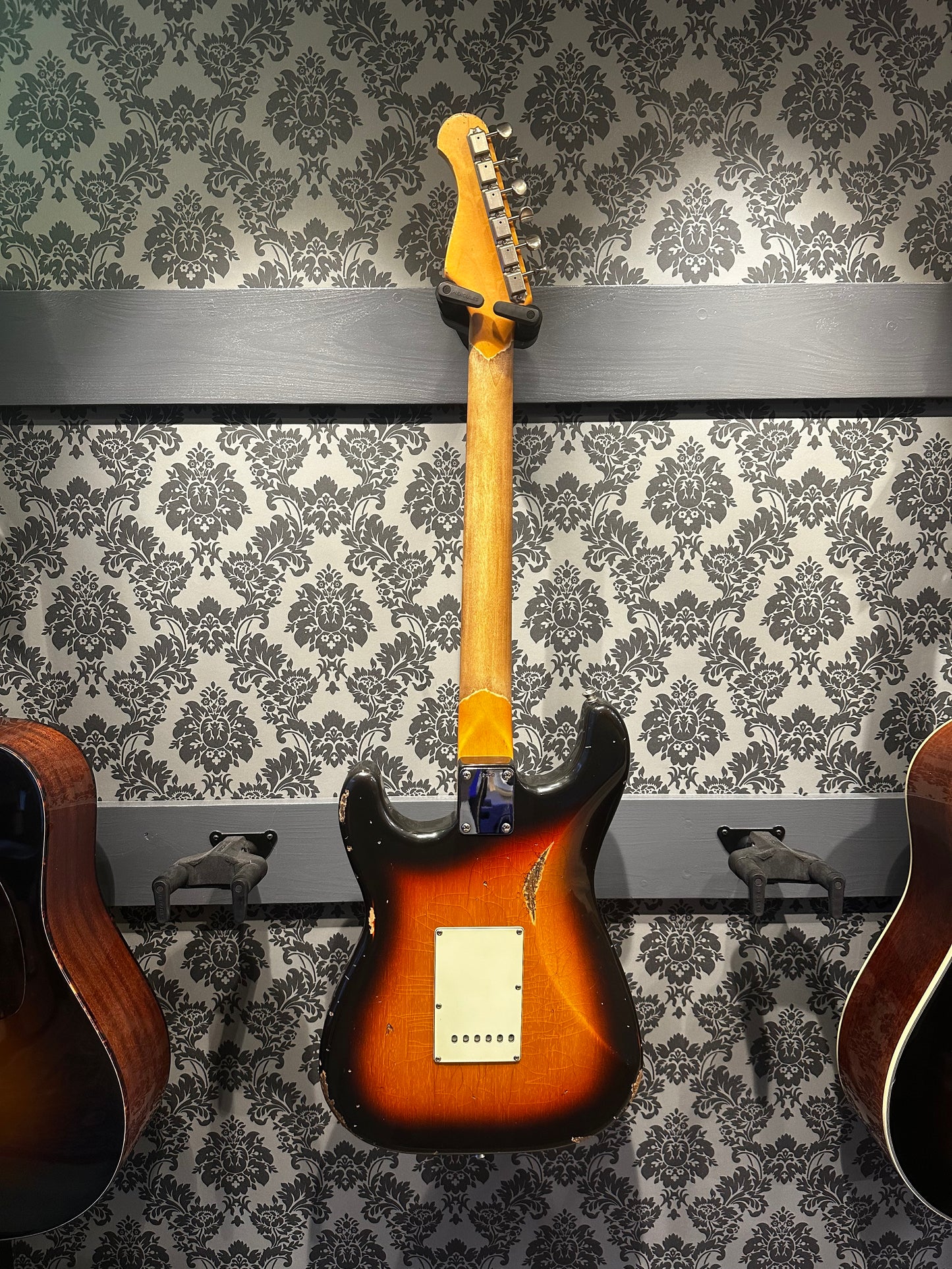 Del-Tone 60’s S-style 3 Tone Sunburst Heavy aged Incl. case