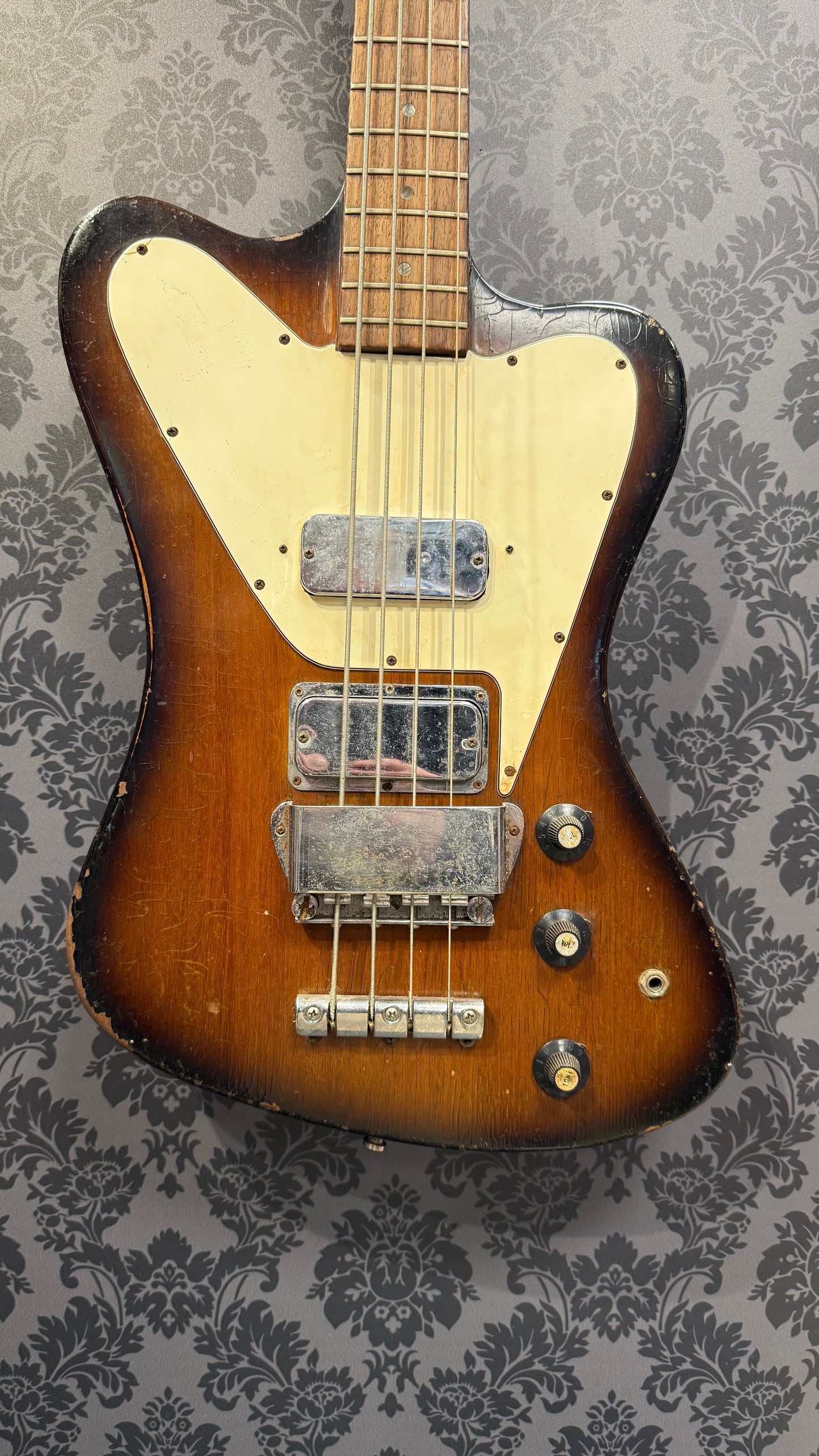 Gibson Thunderbird IV (Non-Reverse) 1968 sunburst bass (occasion)