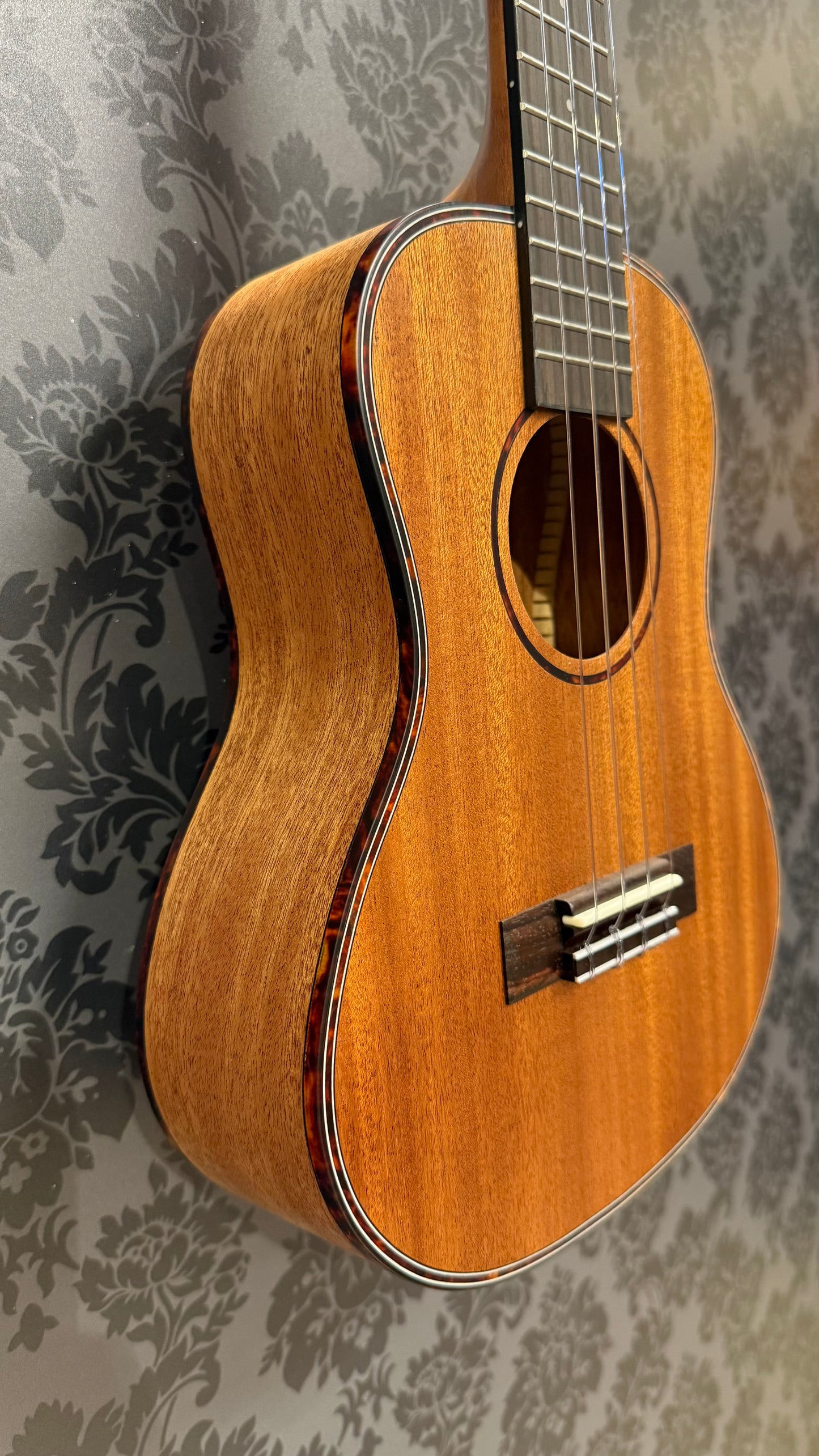 Tom TUT 200 Ukulele Tenor incl.bag