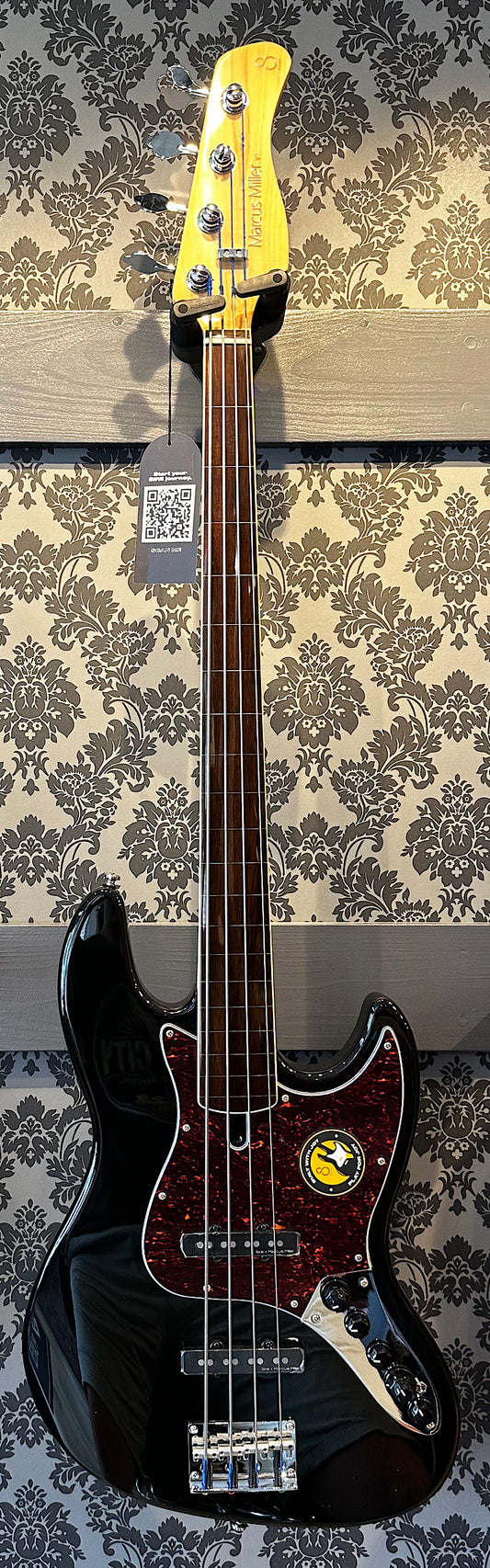 Sire Basses V7 2nd Gen Fretless V7+ A4F Black