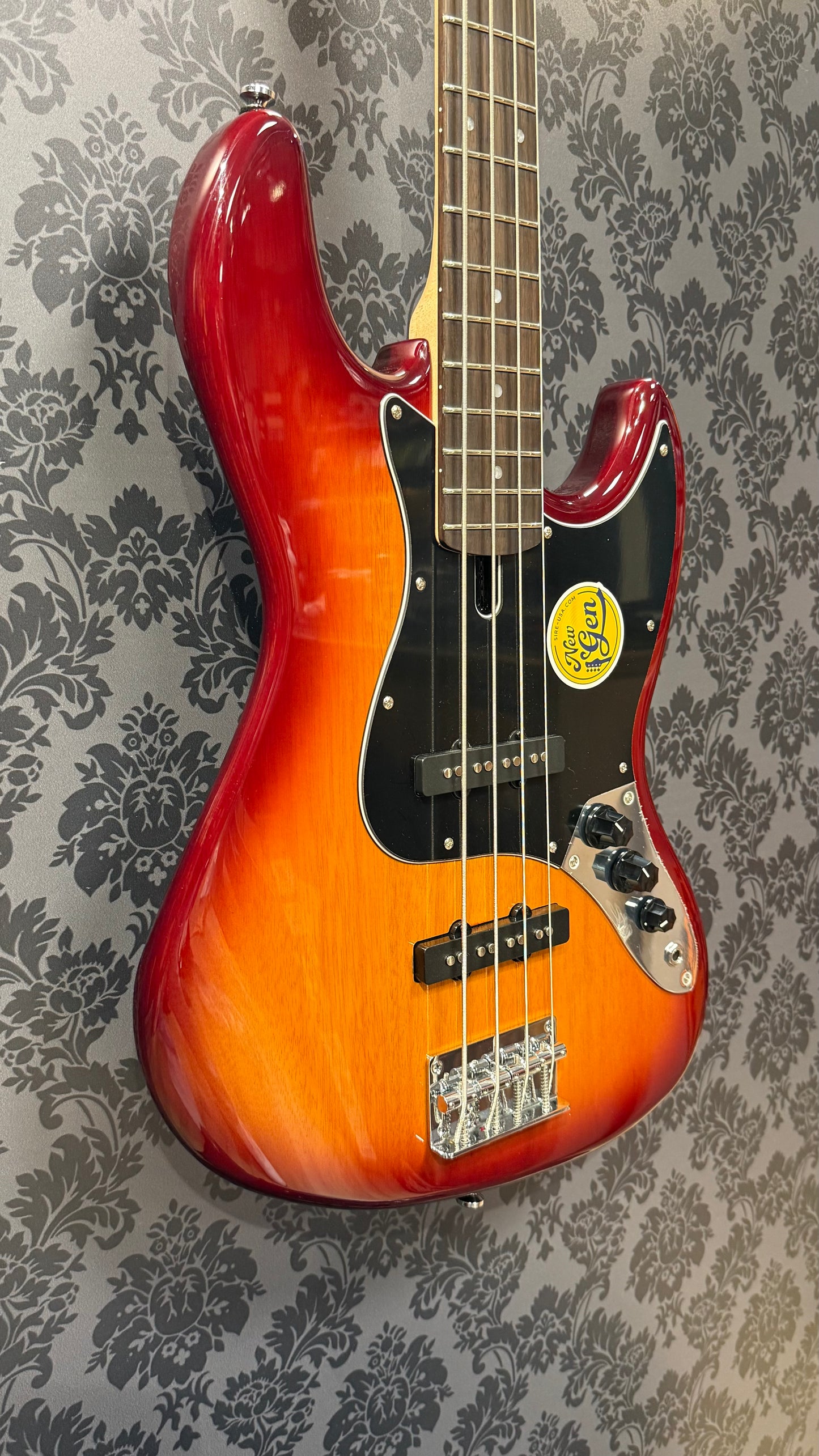 Sire Basses V1 4/TS Tobacco Sunburst