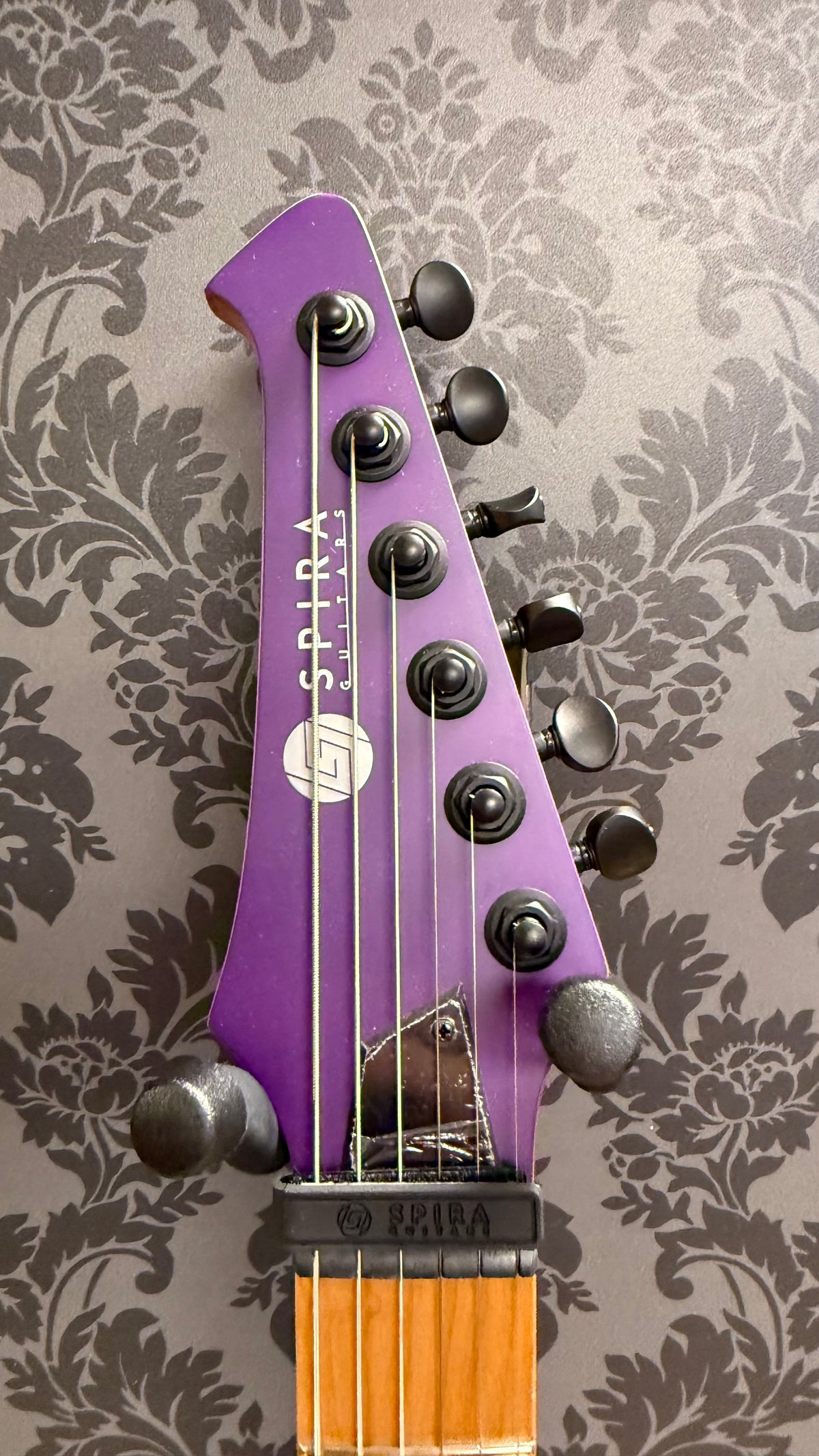 Spira Guitars S-600 APP Ash Purple