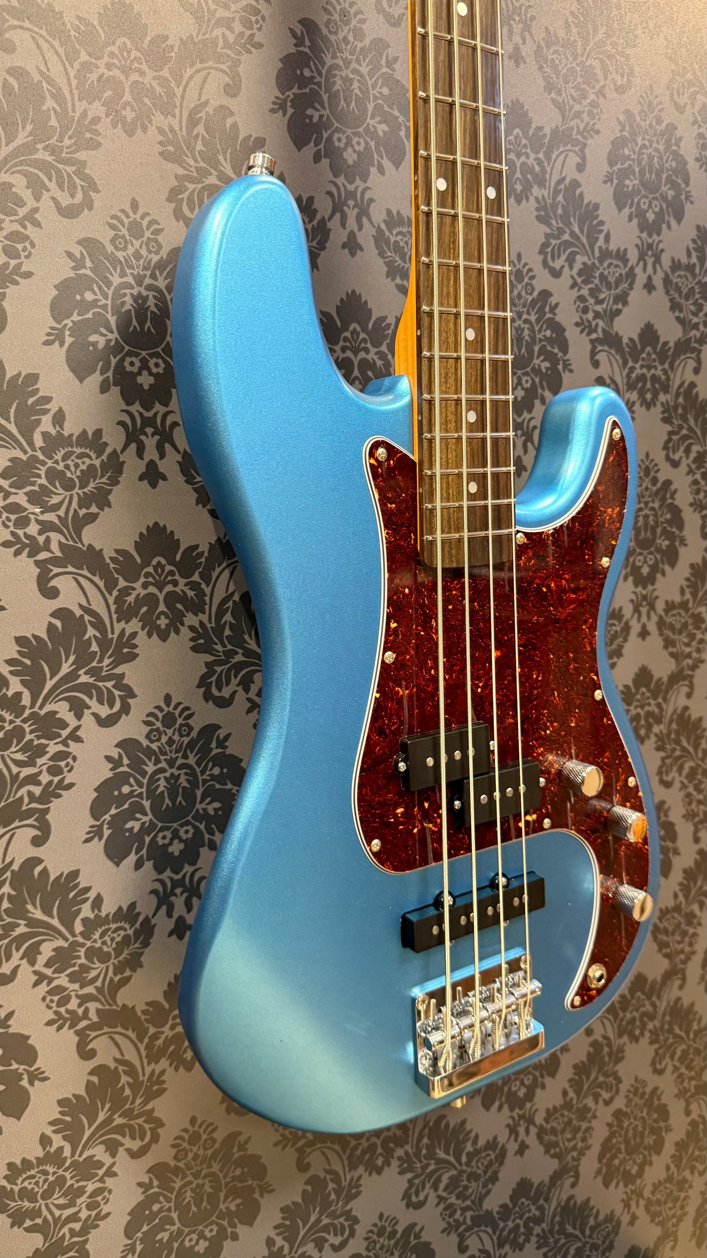 Patina PPJB-3 bass Lake Blue Nitro Finish