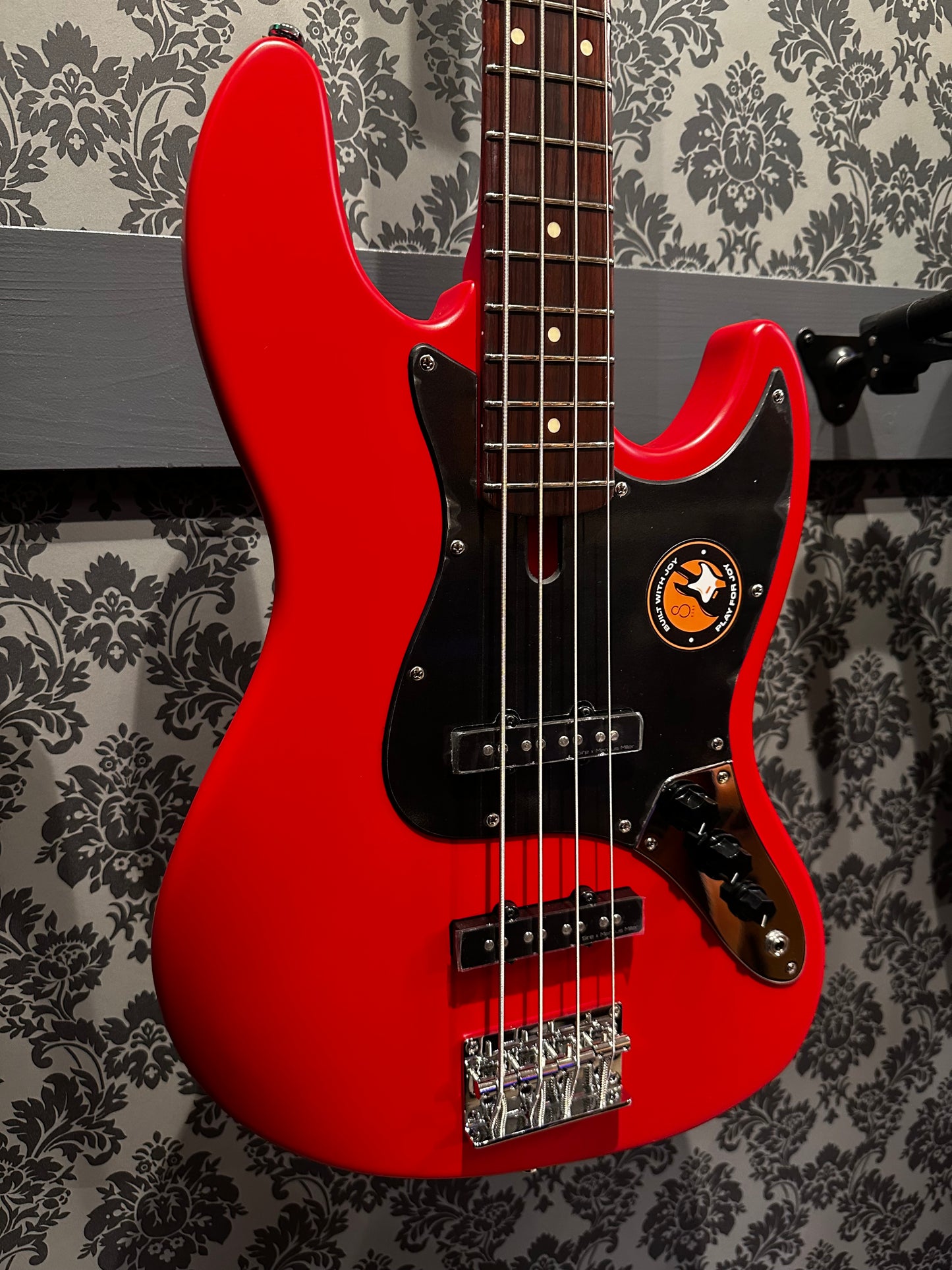 Sire Basses V3P 4/RS Marcus Miller 4-string satin red