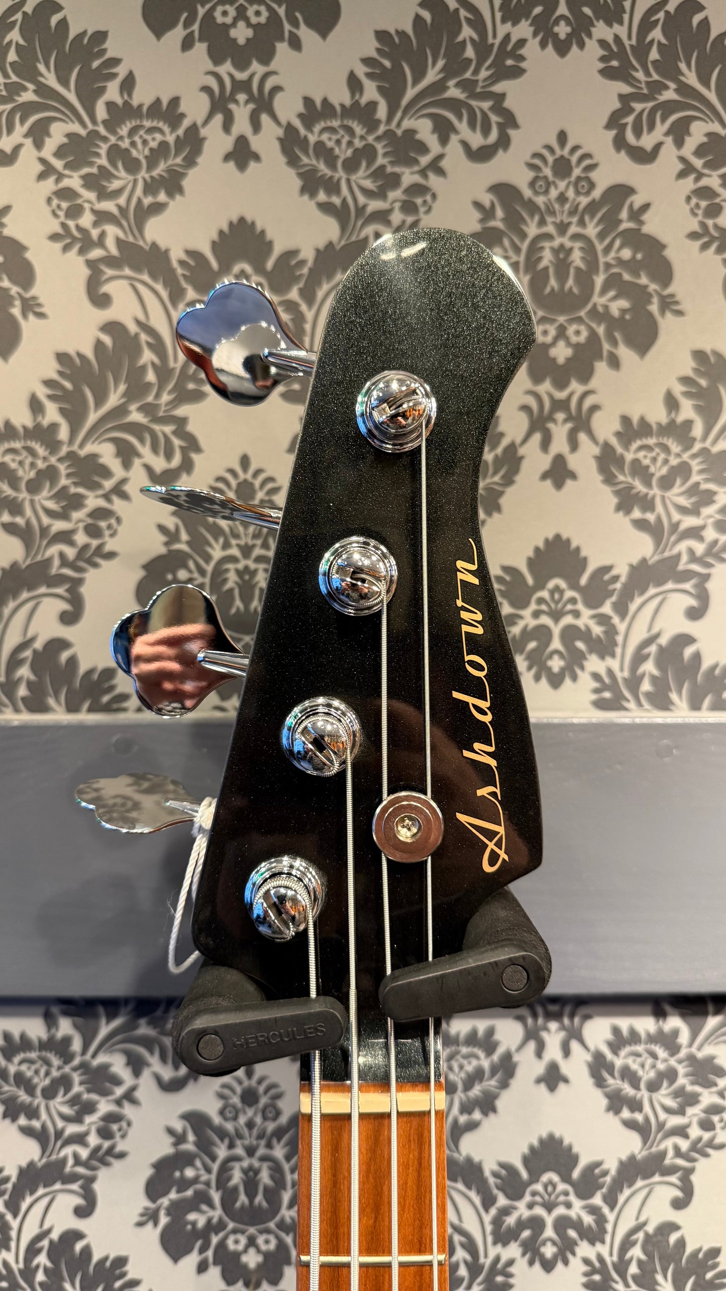 Ashdown The Capri Gloss Black