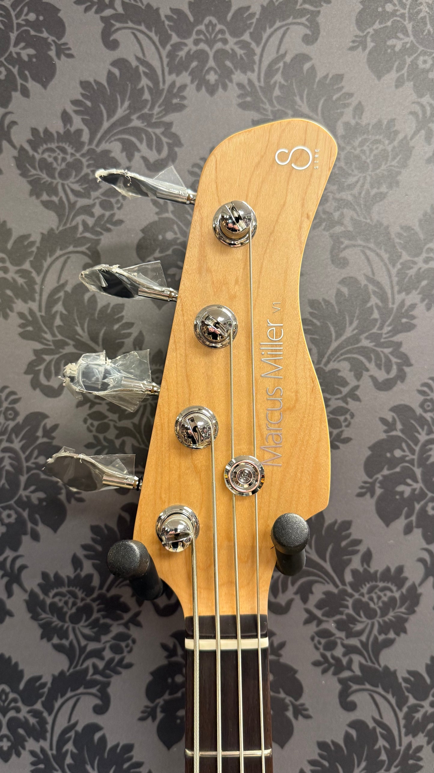 Sire Basses V1 4/TS Tobacco Sunburst