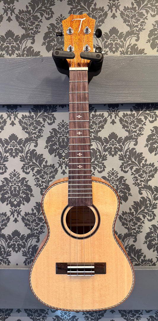 Tom TUC 280 Ukulele Concert incl.bag