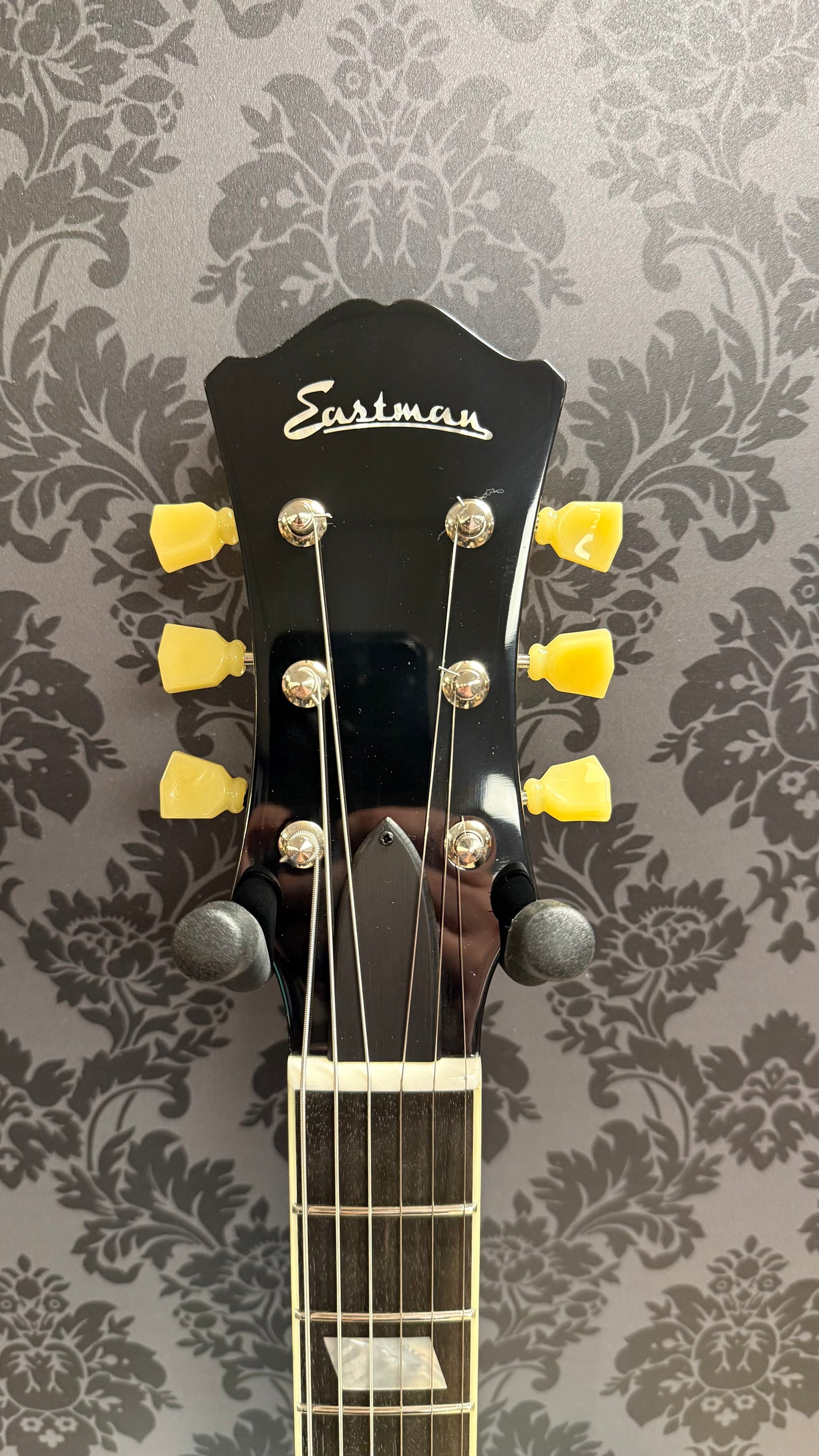 Eastman T64 Trapeze Iced Blue Metallic incl.bag