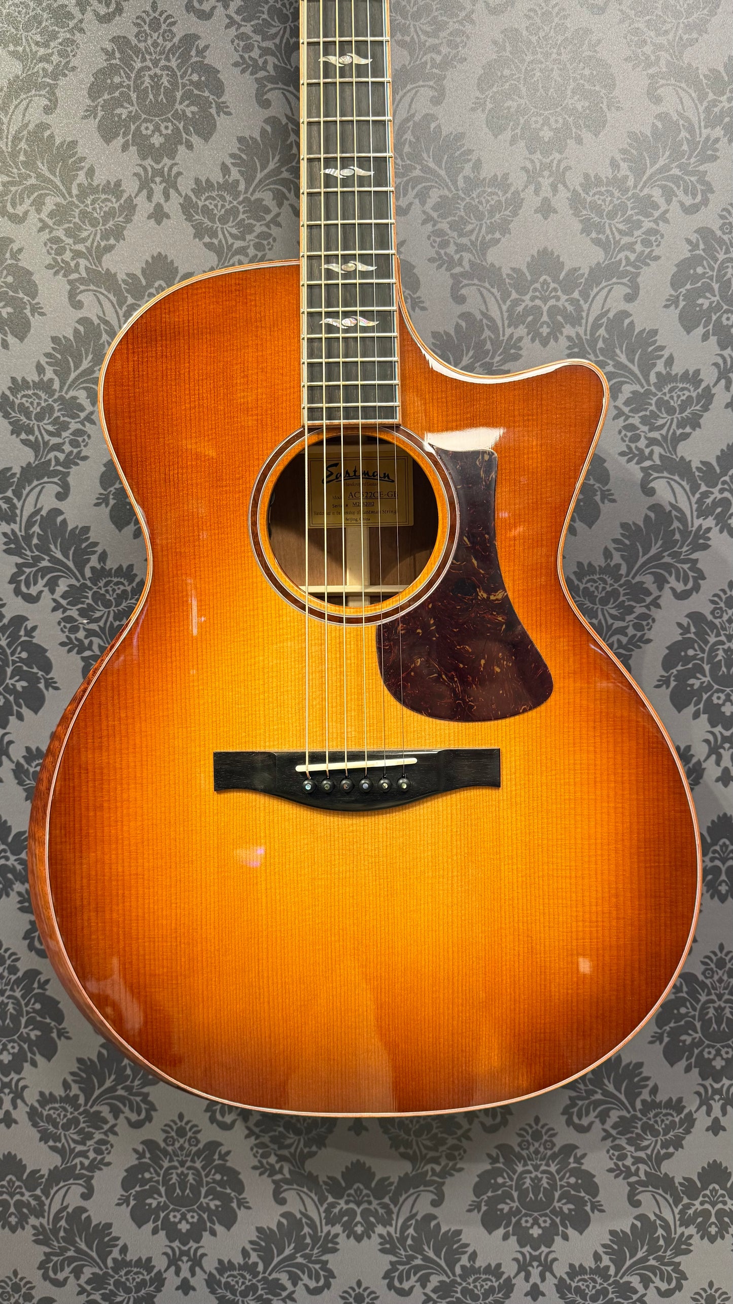 Eastman AC522CE Gold Burst Incl. Case (B-stock)