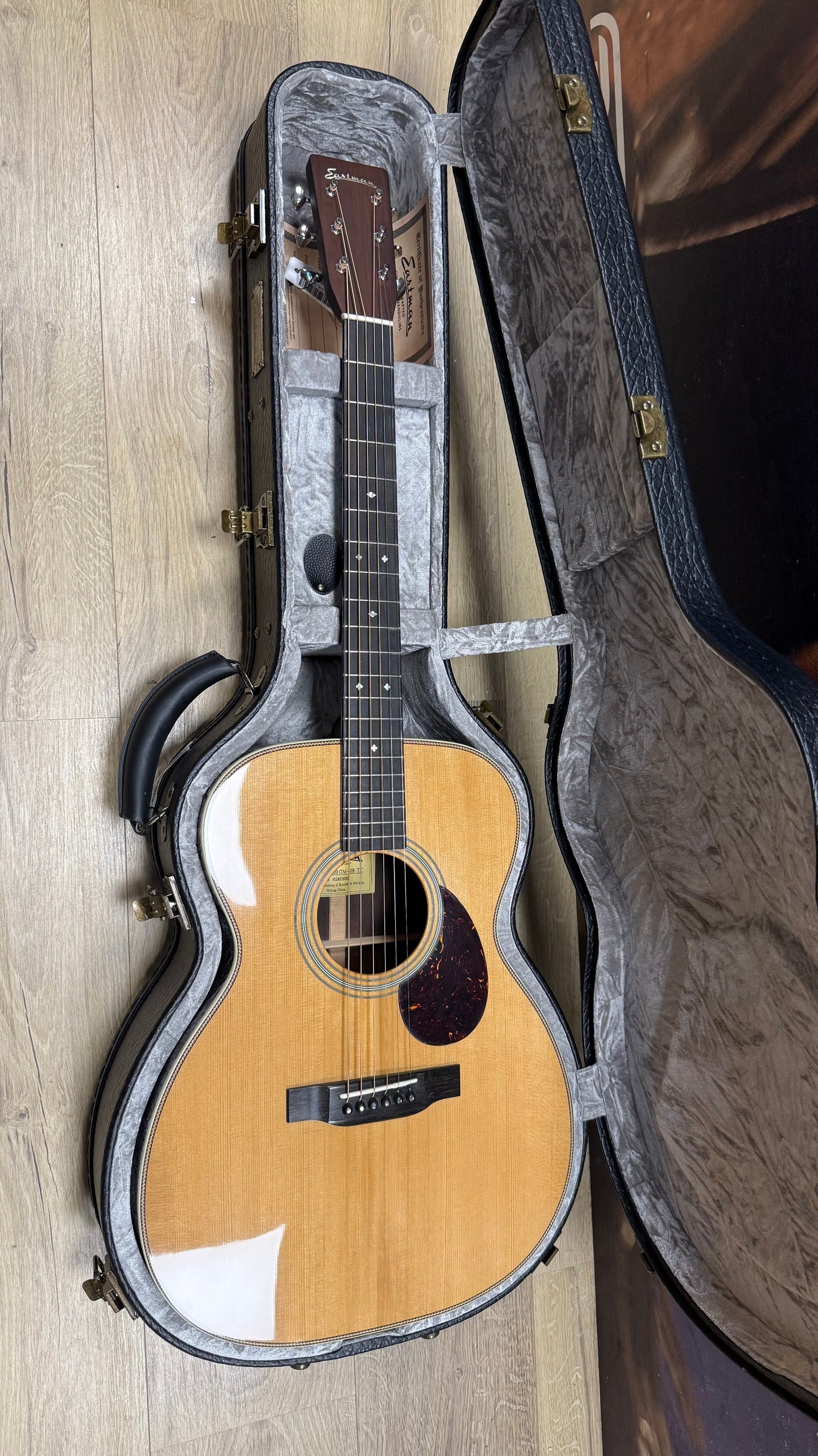 Eastman E20 OM MR TC incl.case (B-Stock)