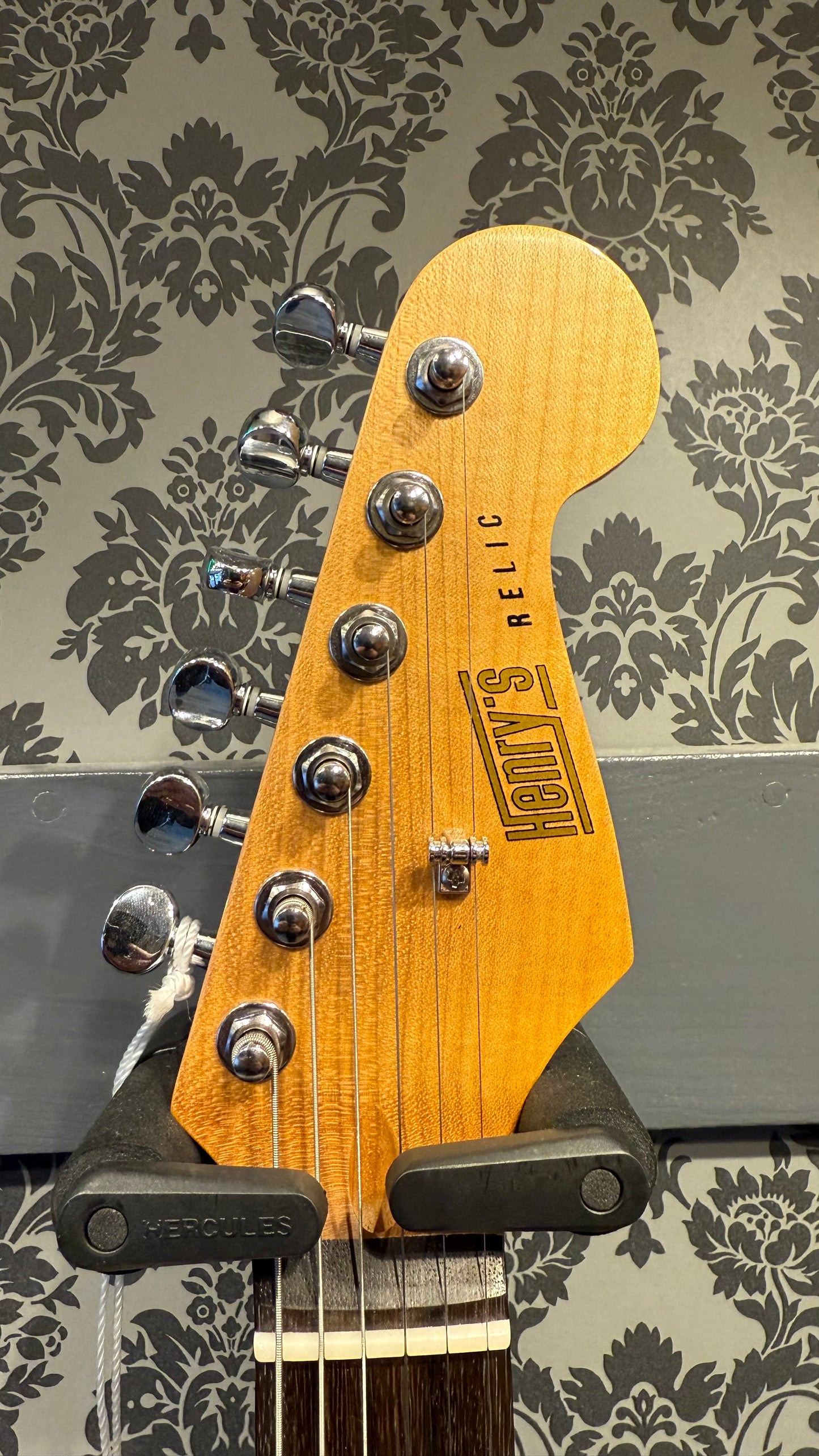 Henry's ST-1 Mamba Black Relic incl.bag