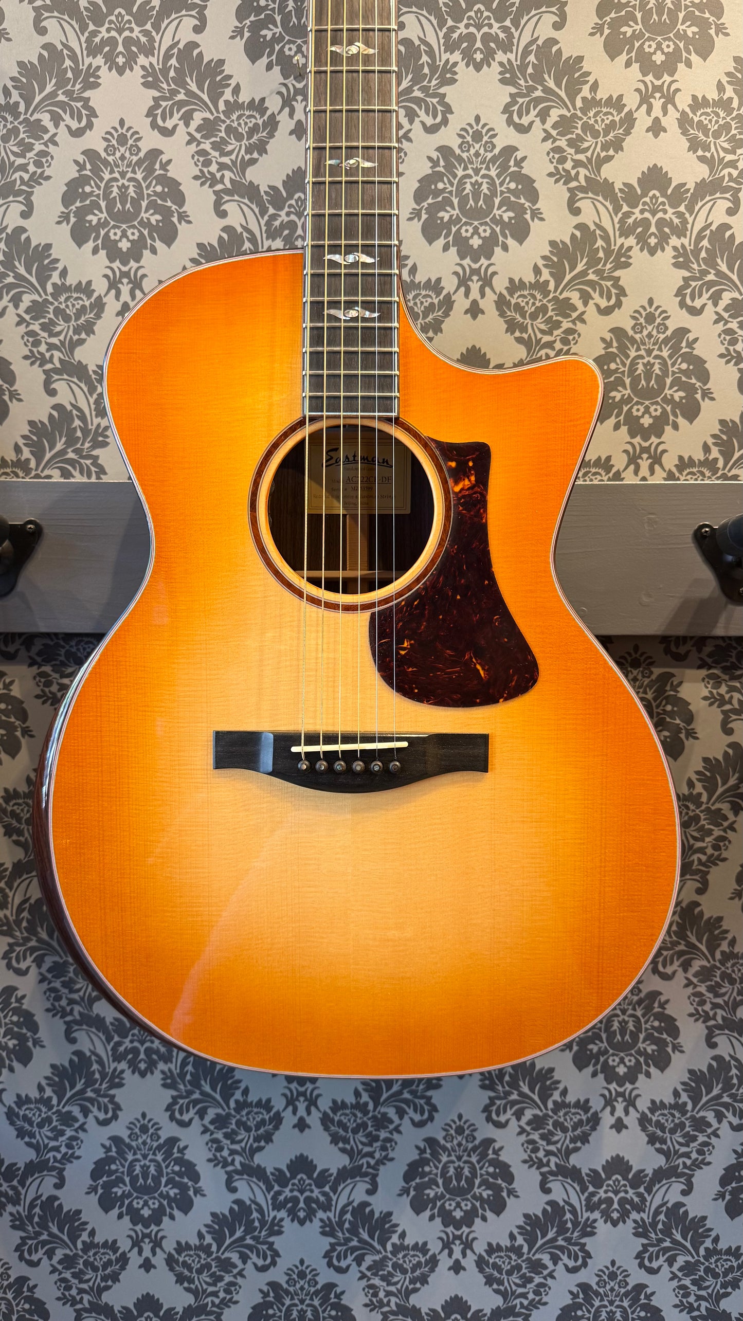 Eastman AC722CE-DF LR Baggs Incl. Case (B-stock)