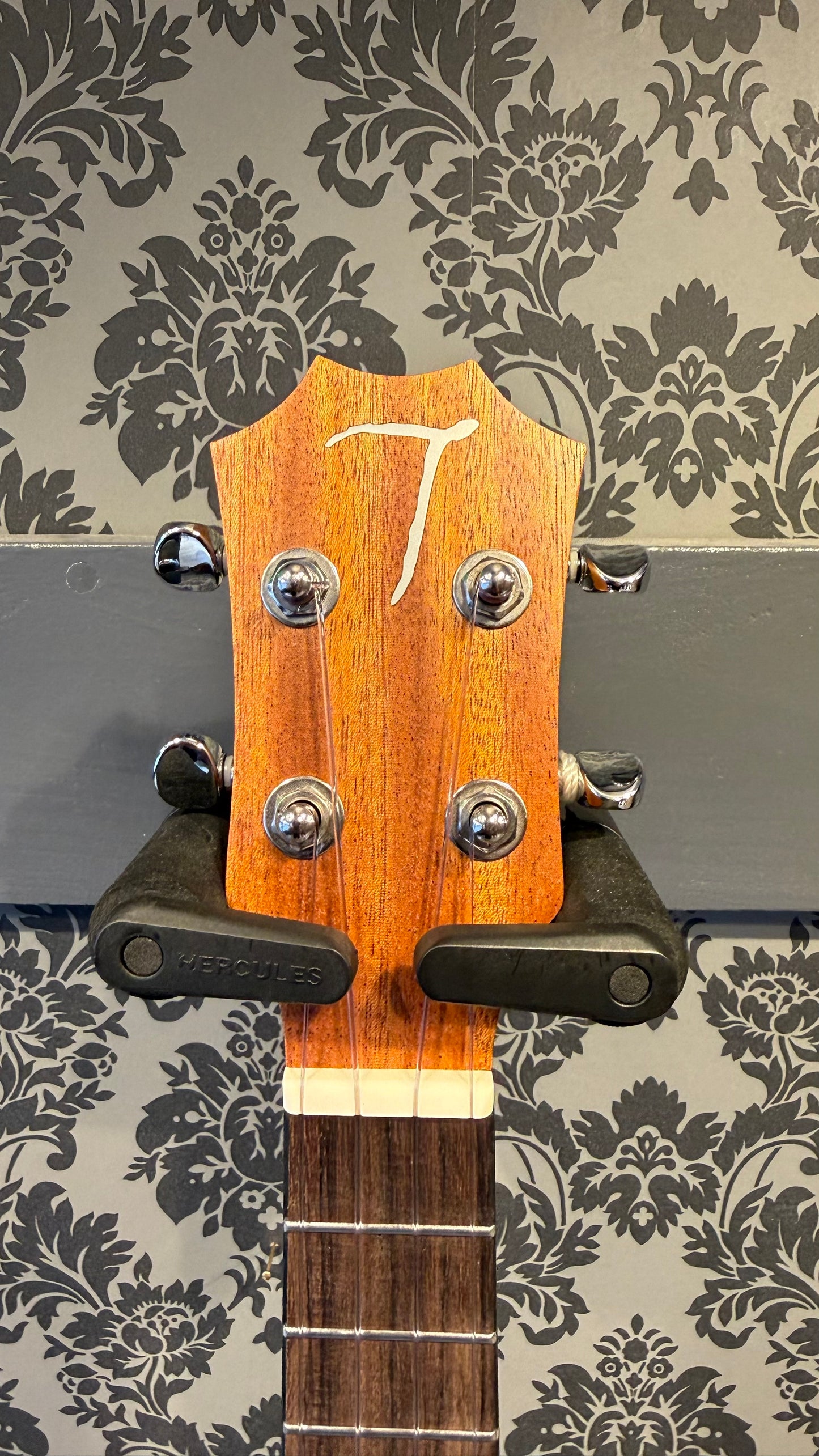 Tom TUC 200 Ukulele Concert incl.bag